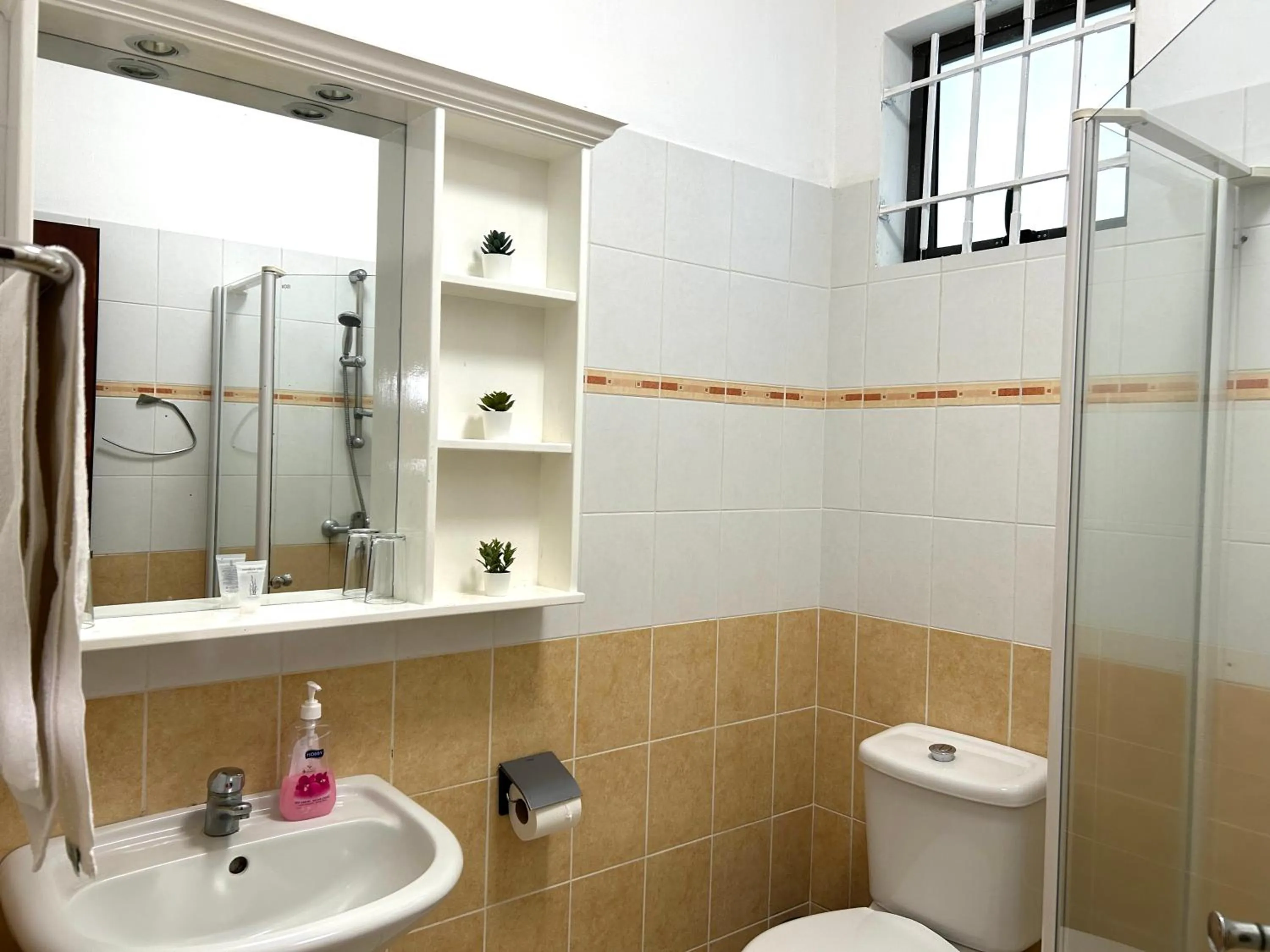 Bathroom in Blue Beryl Guest House