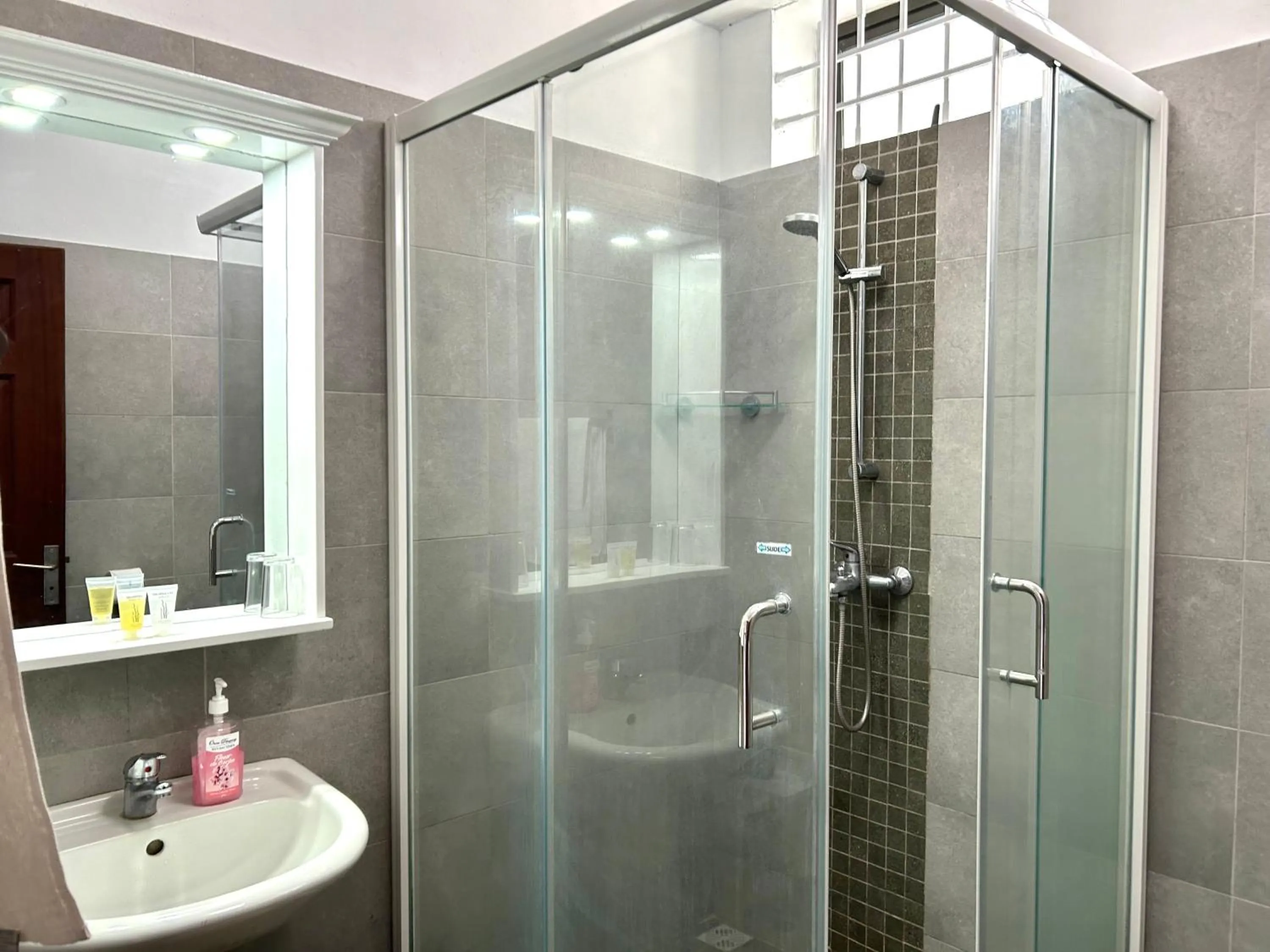 Bathroom in Blue Beryl Guest House