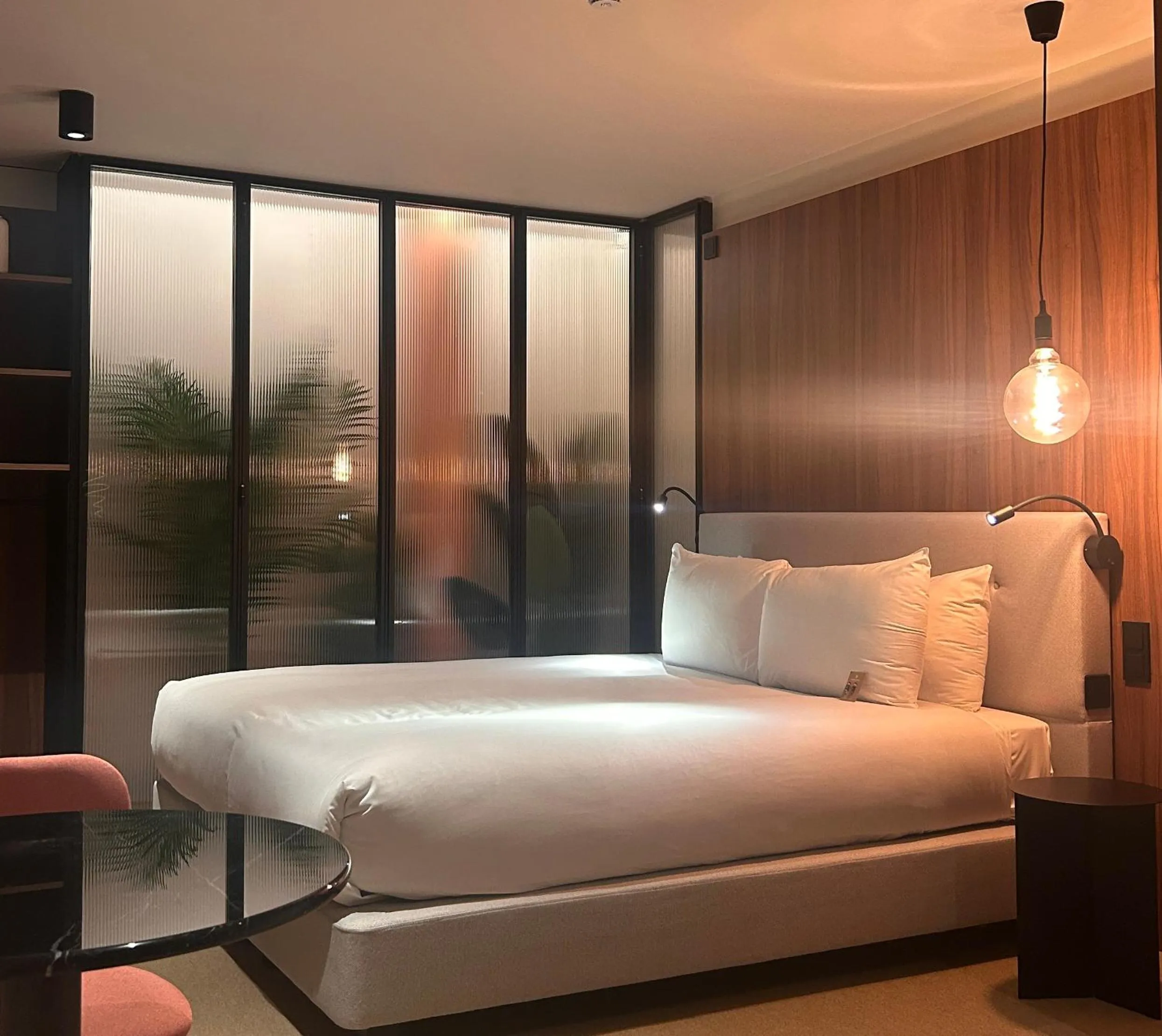 Bedroom, Bed in Good Hotel London