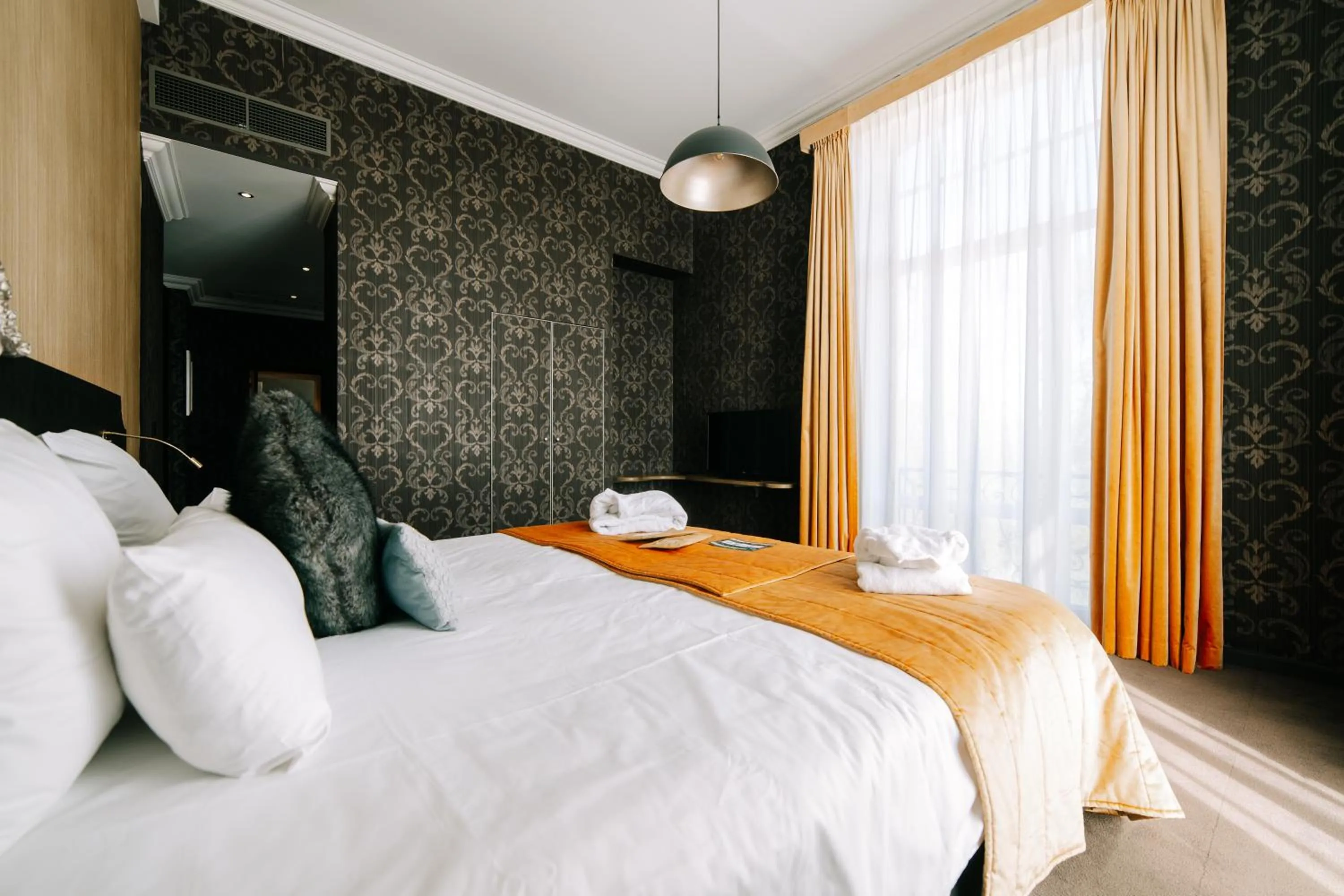 Bedroom, Bed in Le Chateau de Namur