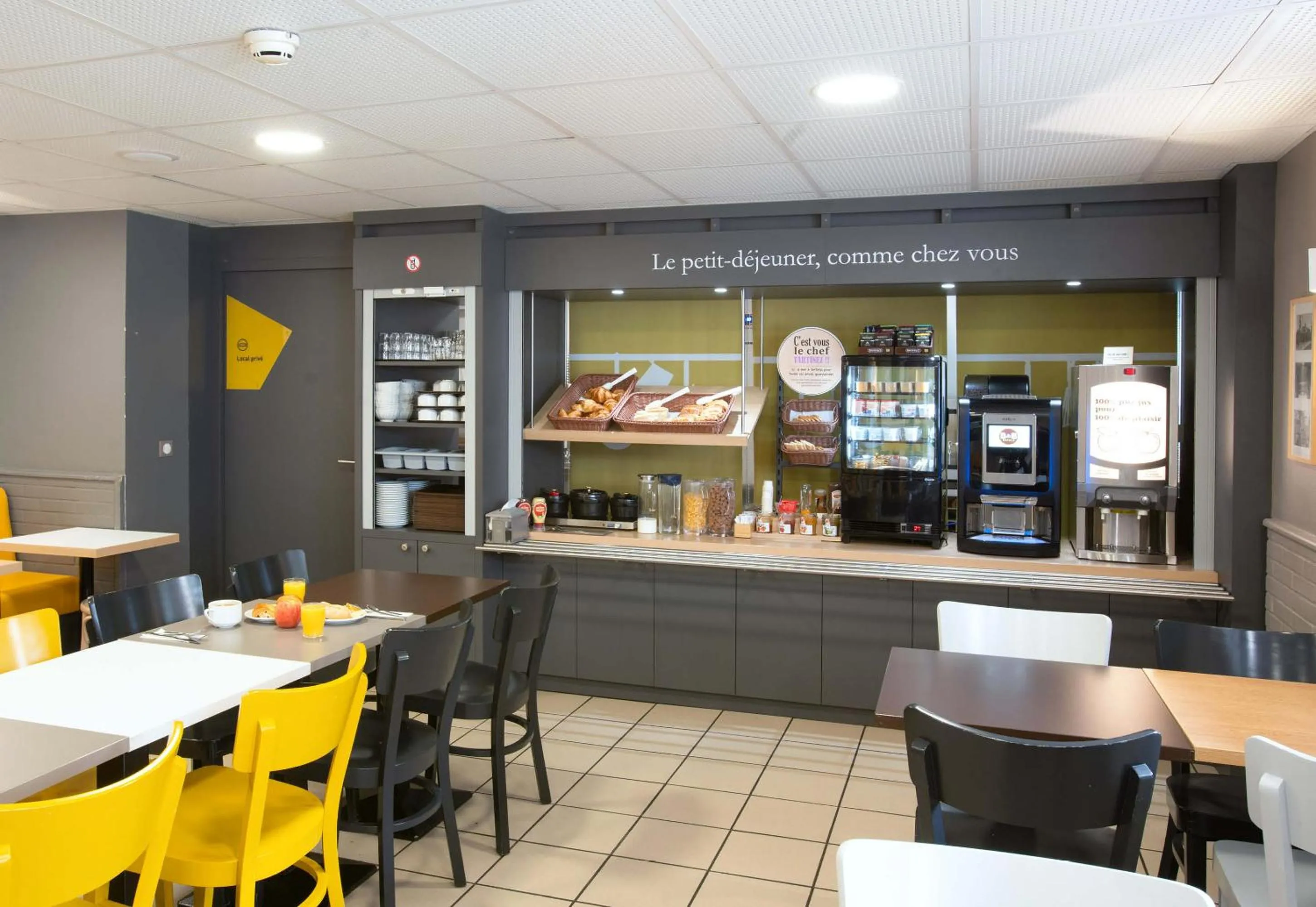 Buffet breakfast in B&B HOTEL Louveciennes