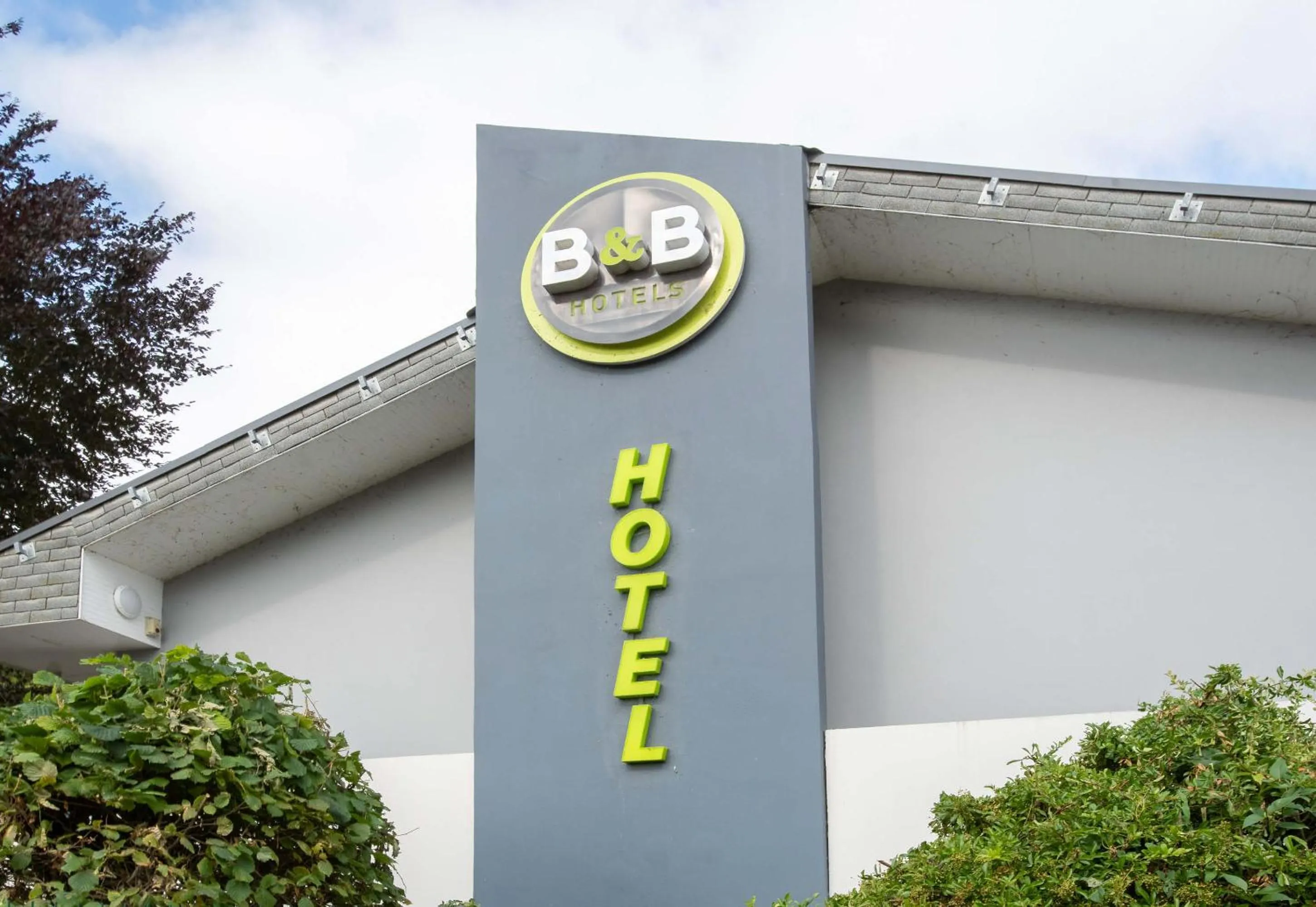 Property building in B&B HOTEL Louveciennes