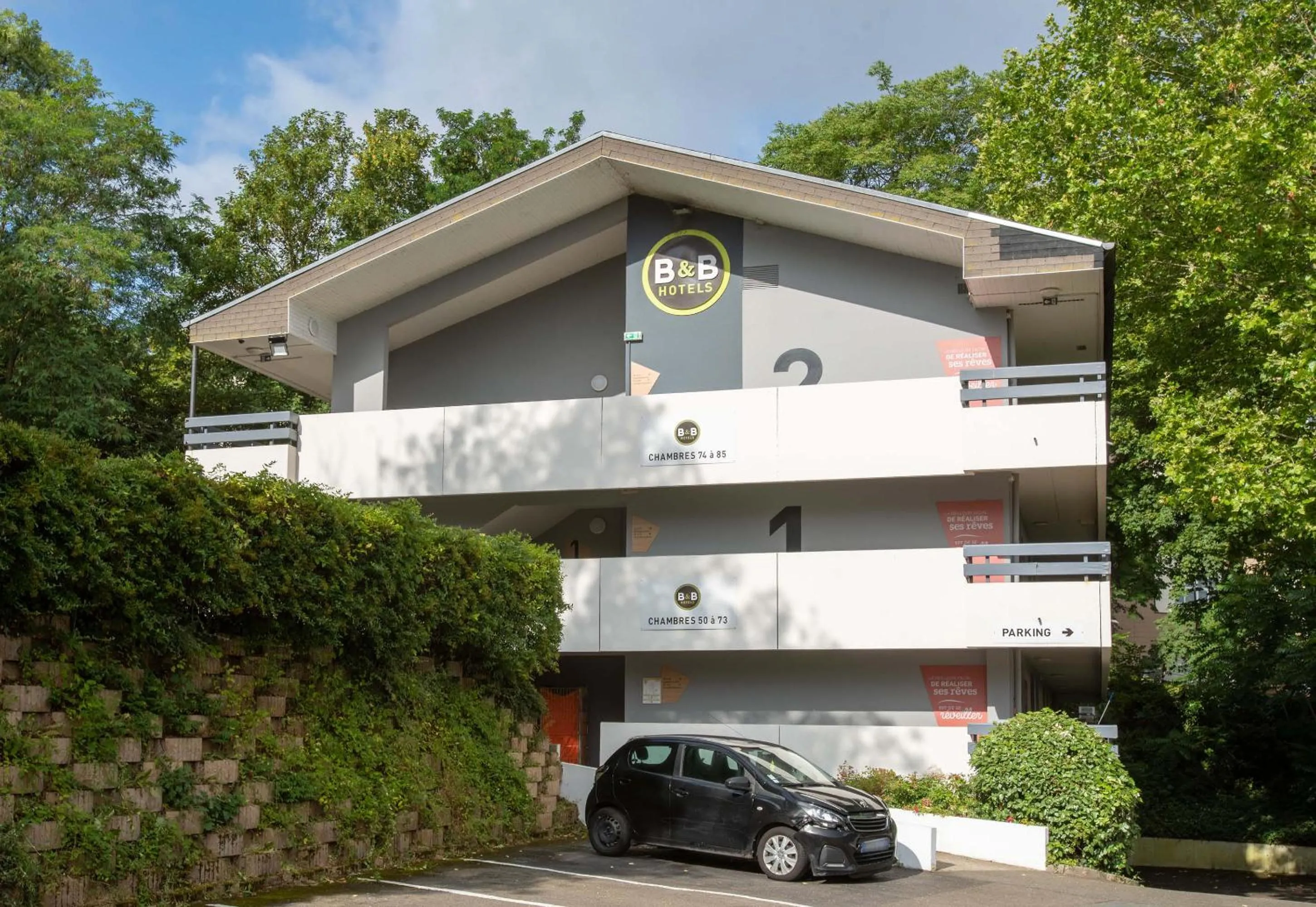 Property building in B&B HOTEL Louveciennes