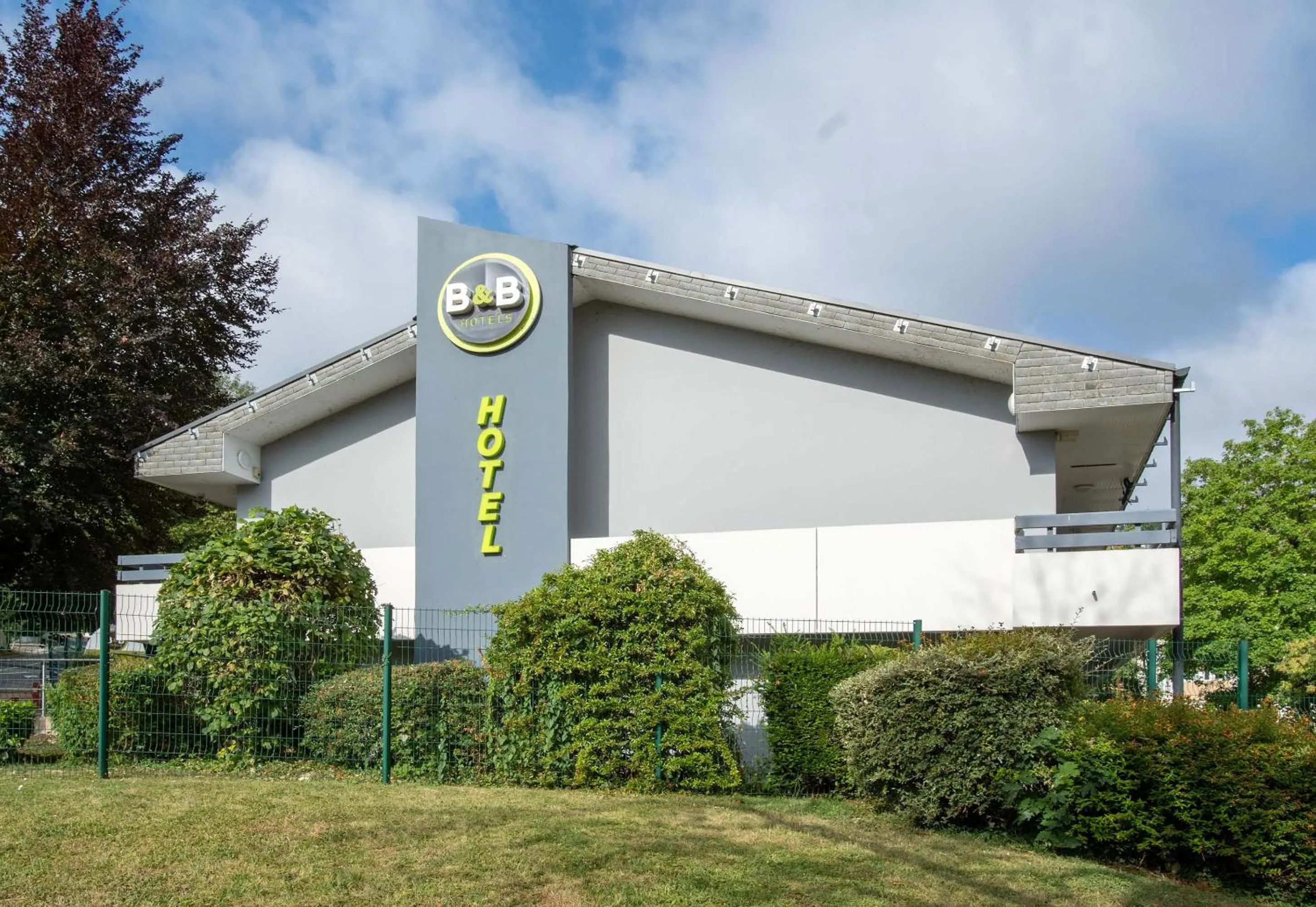 Property building in B&B HOTEL Louveciennes