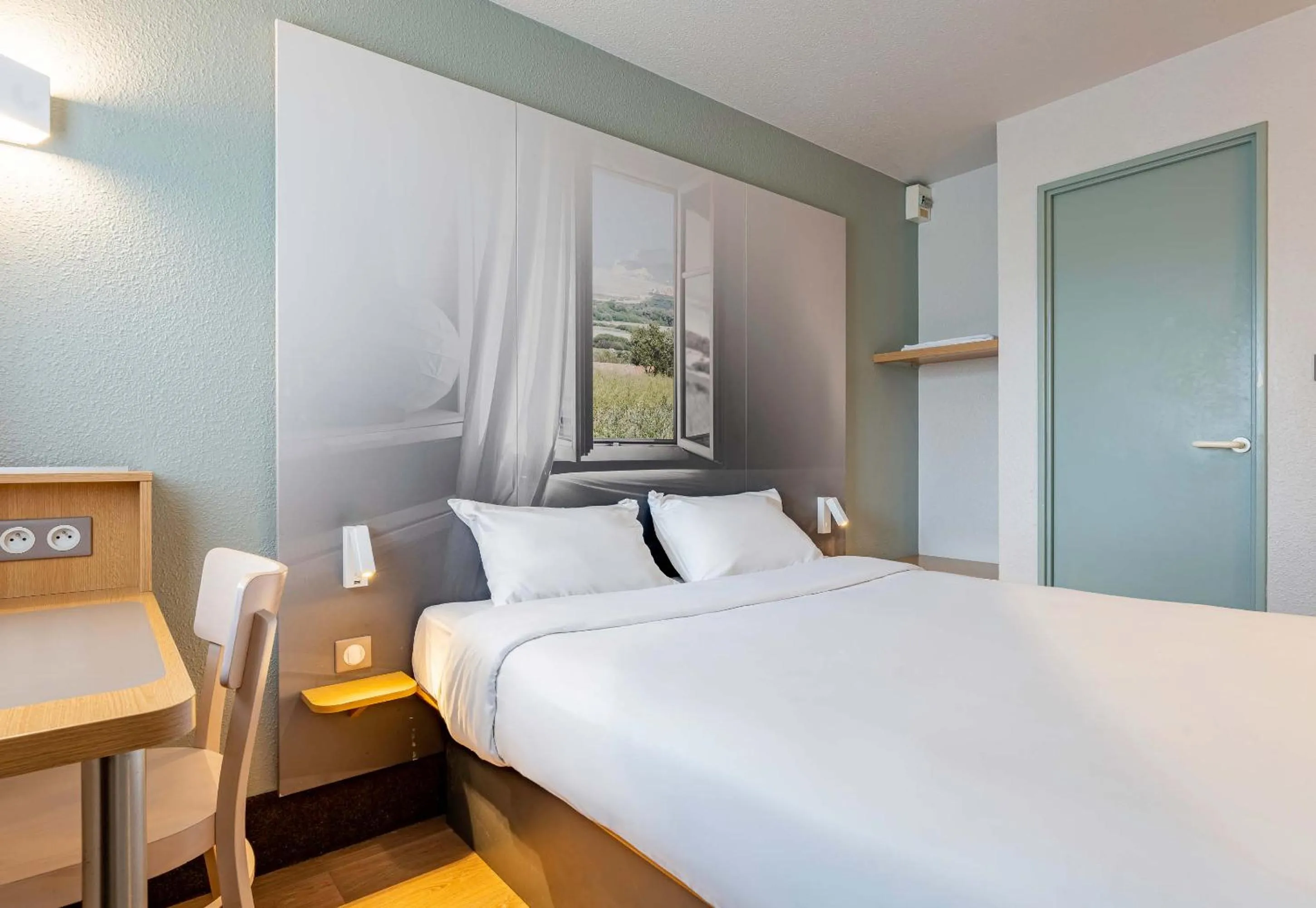 Bedroom, Bed in B&B HOTEL Boulogne-sur-Mer Saint-Martin