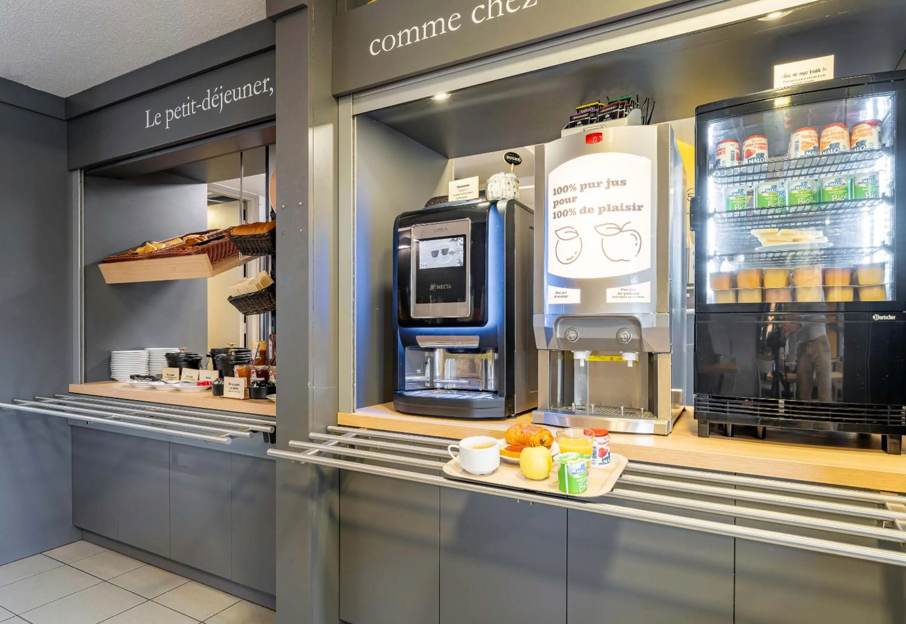 Buffet breakfast in B&B HOTEL Boulogne-sur-Mer Saint-Martin