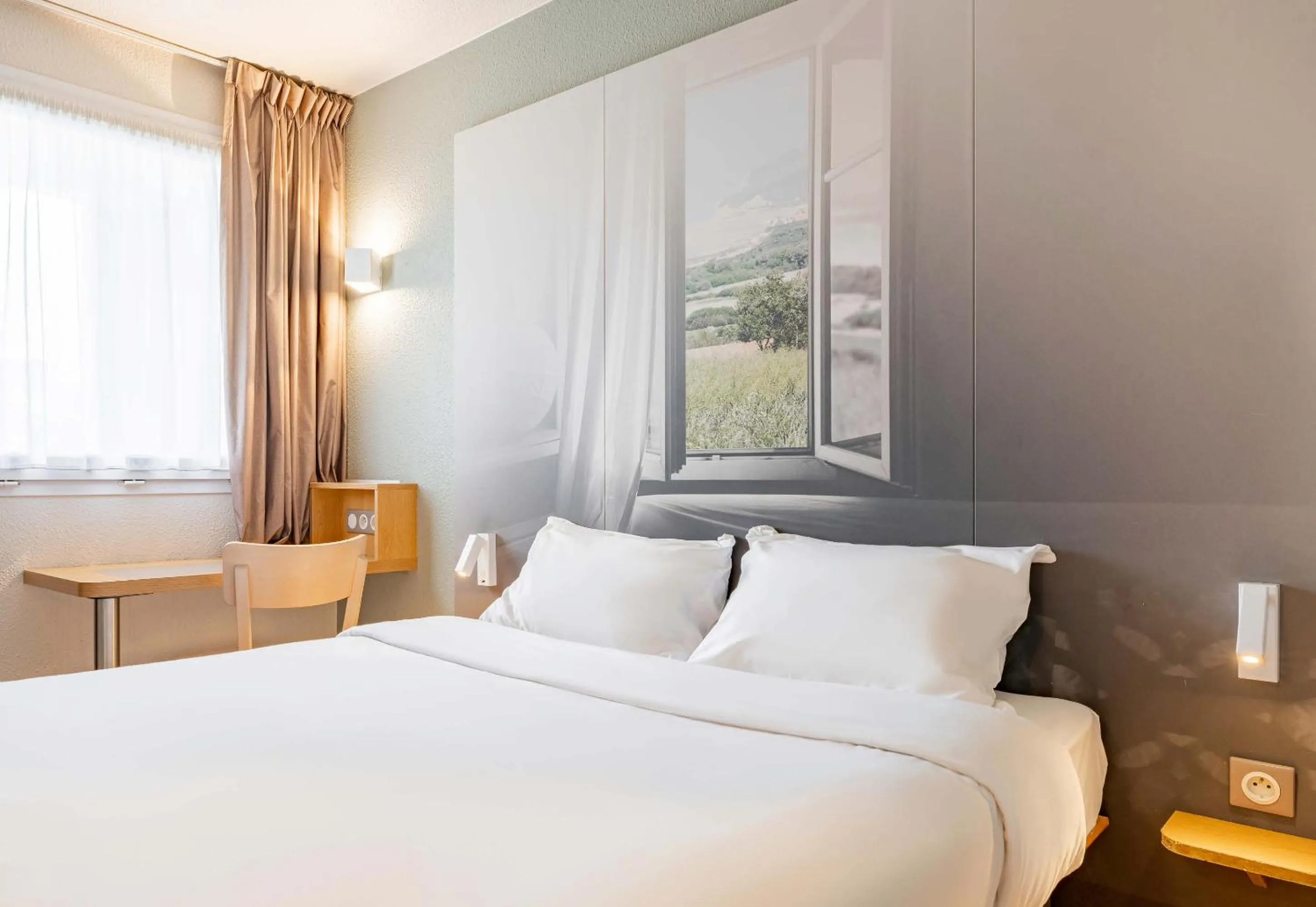 Bedroom, Bed in B&B HOTEL Boulogne-sur-Mer Saint-Martin