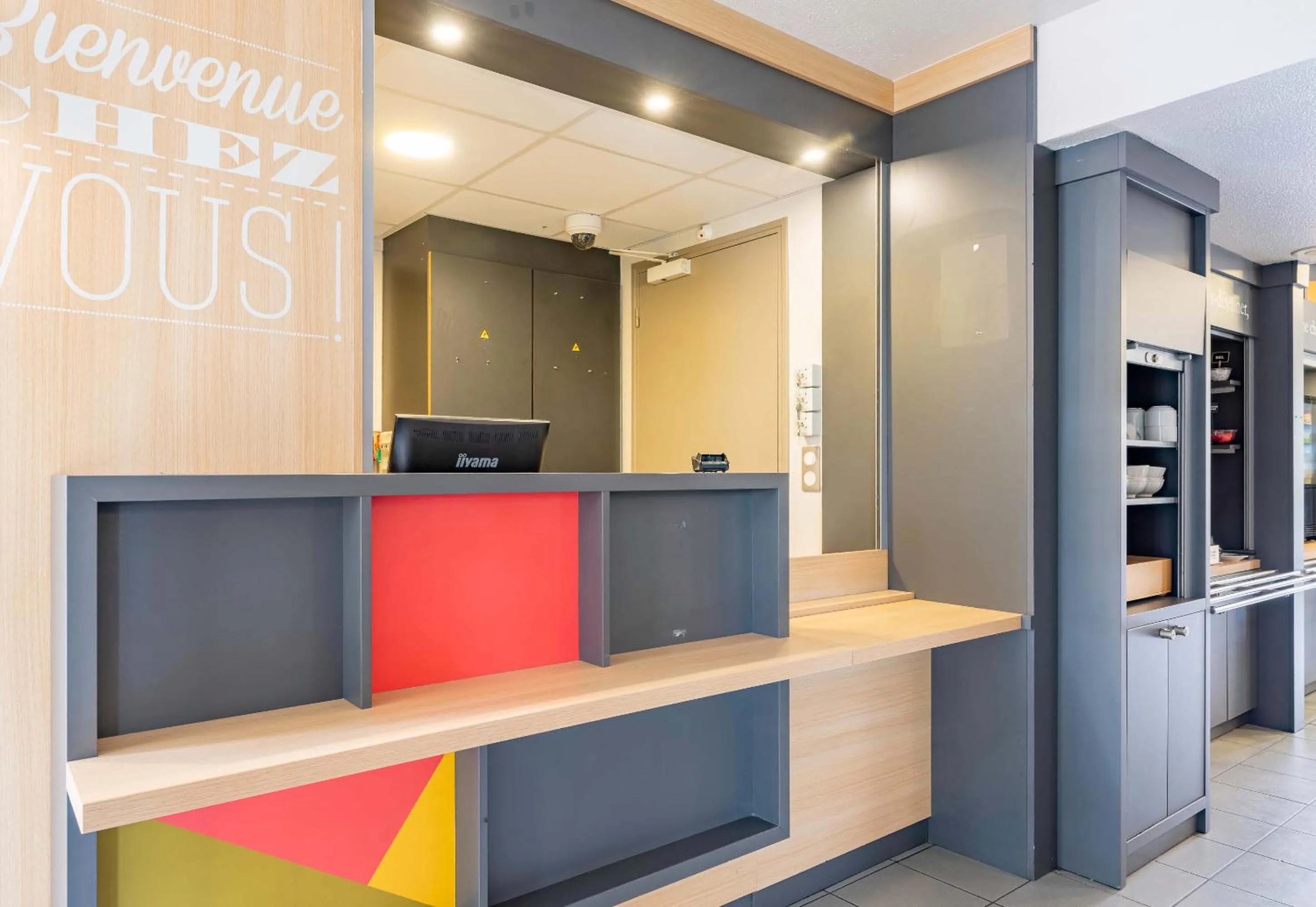 Lobby or reception in B&B HOTEL Boulogne-sur-Mer Saint-Martin