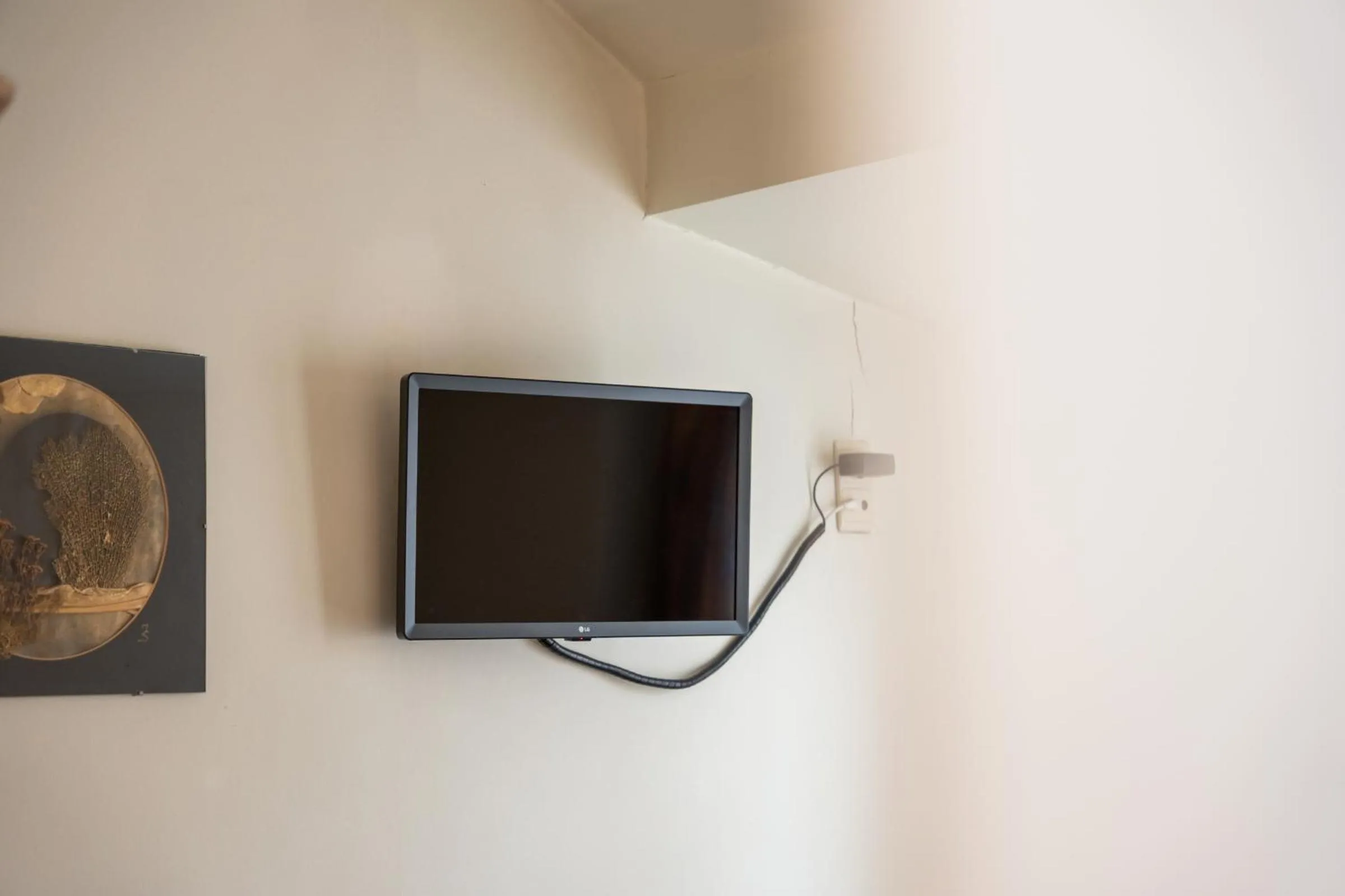 TV and multimedia, TV/Entertainment Center in Hotel de Pauw