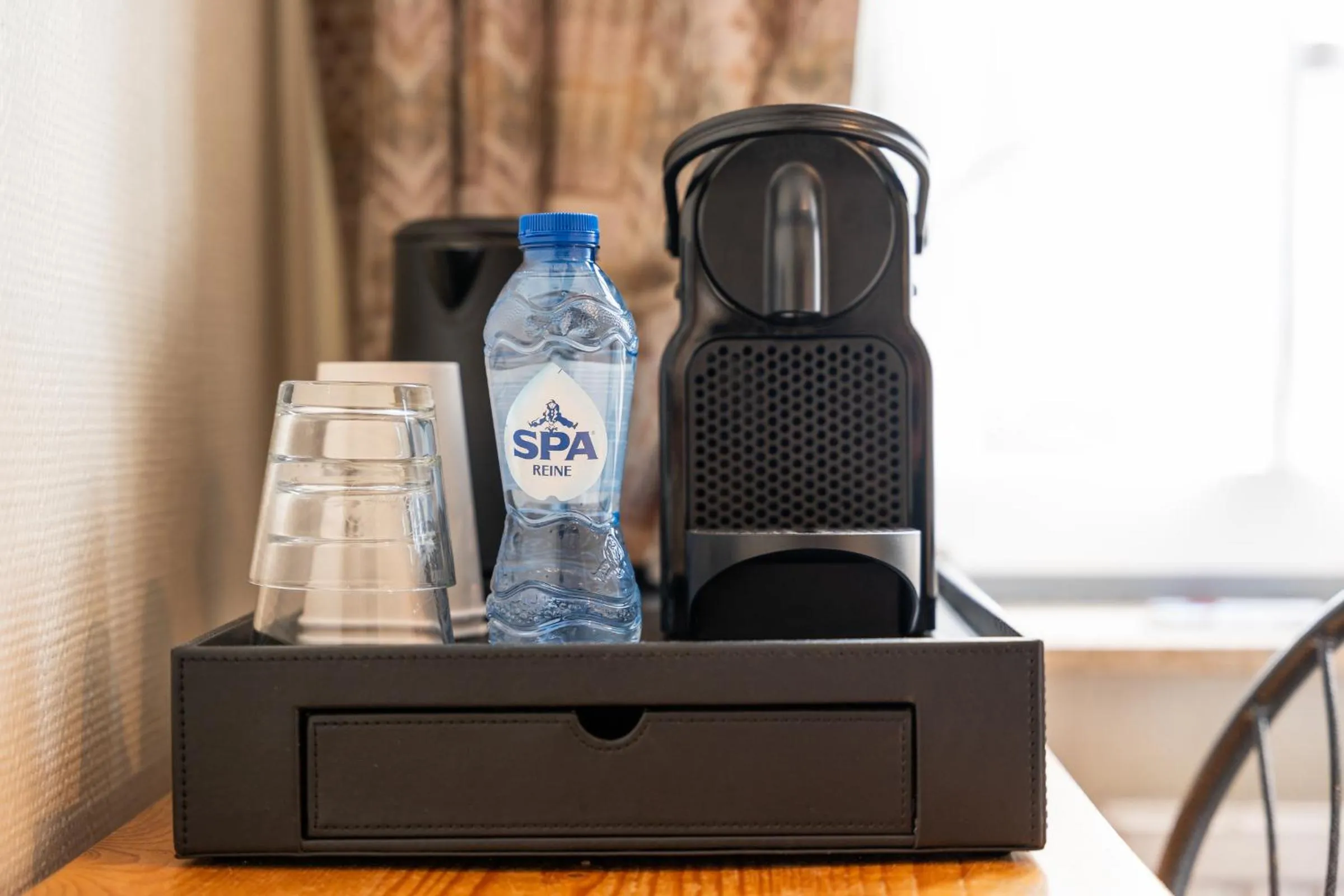 Coffee/tea facilities in Hotel de Pauw