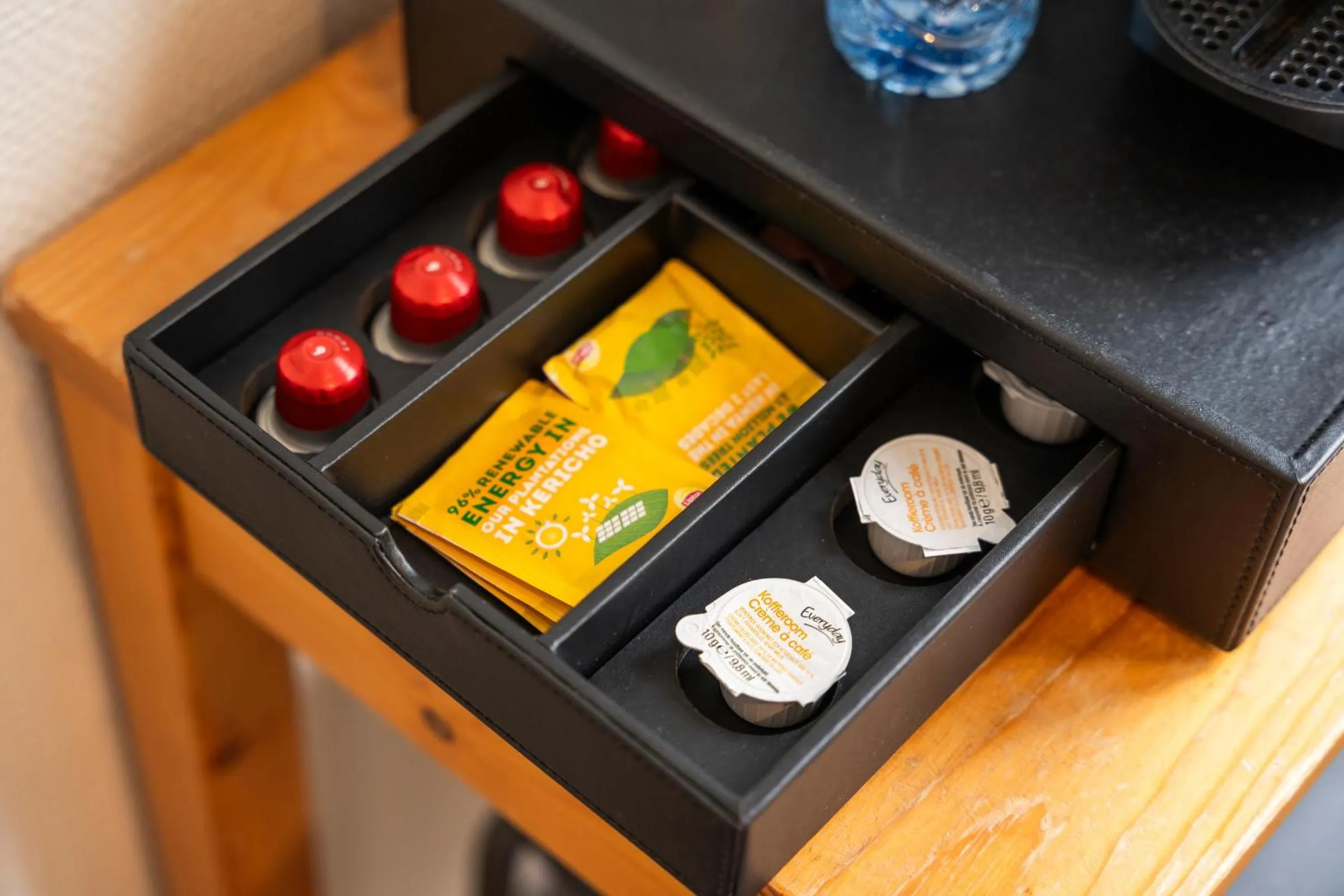 Coffee/tea facilities in Hotel de Pauw