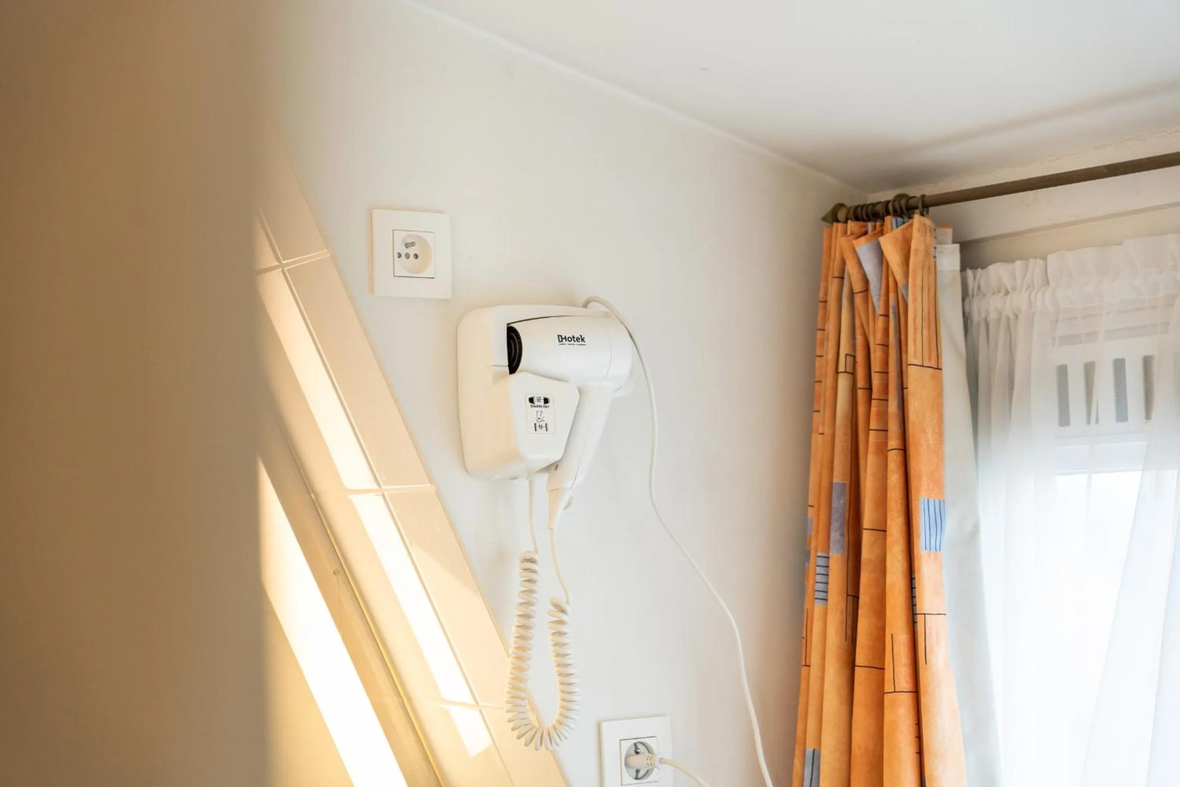 hair dryier, Bathroom in Hotel de Pauw