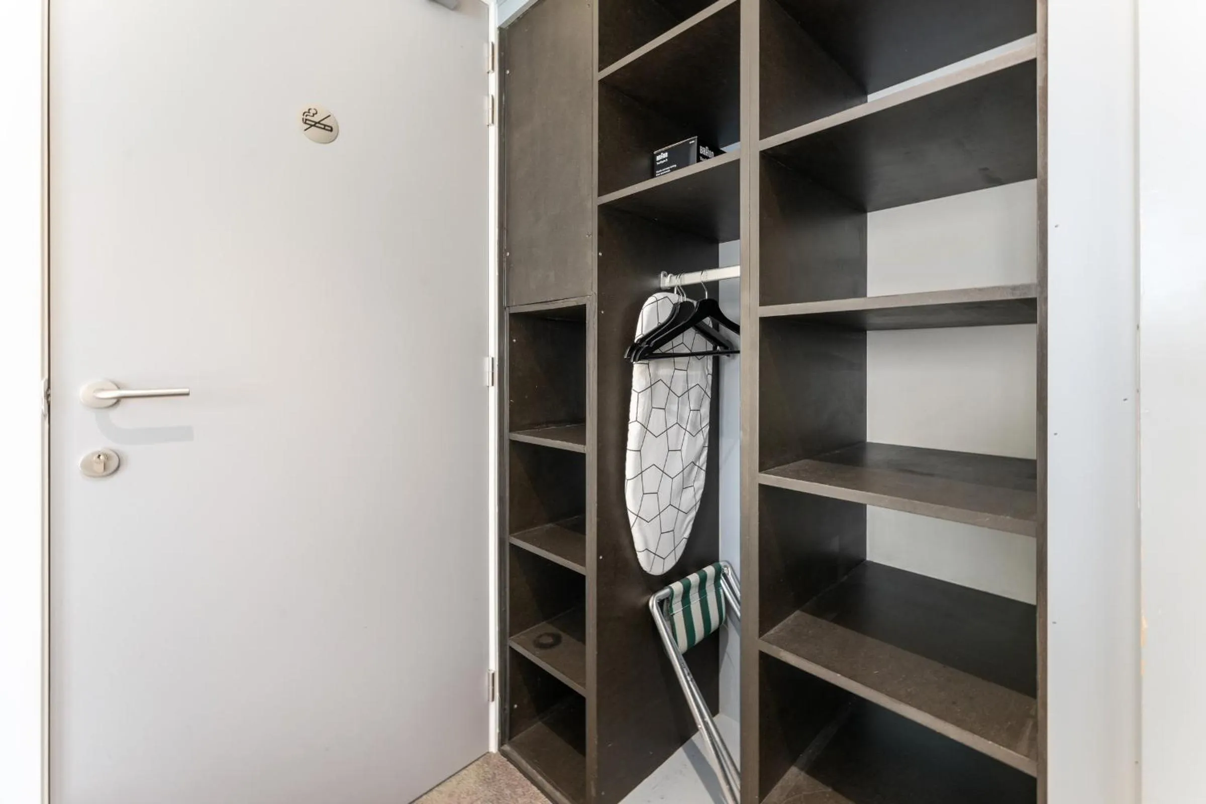 wardrobe, Bathroom in Hotel de Pauw