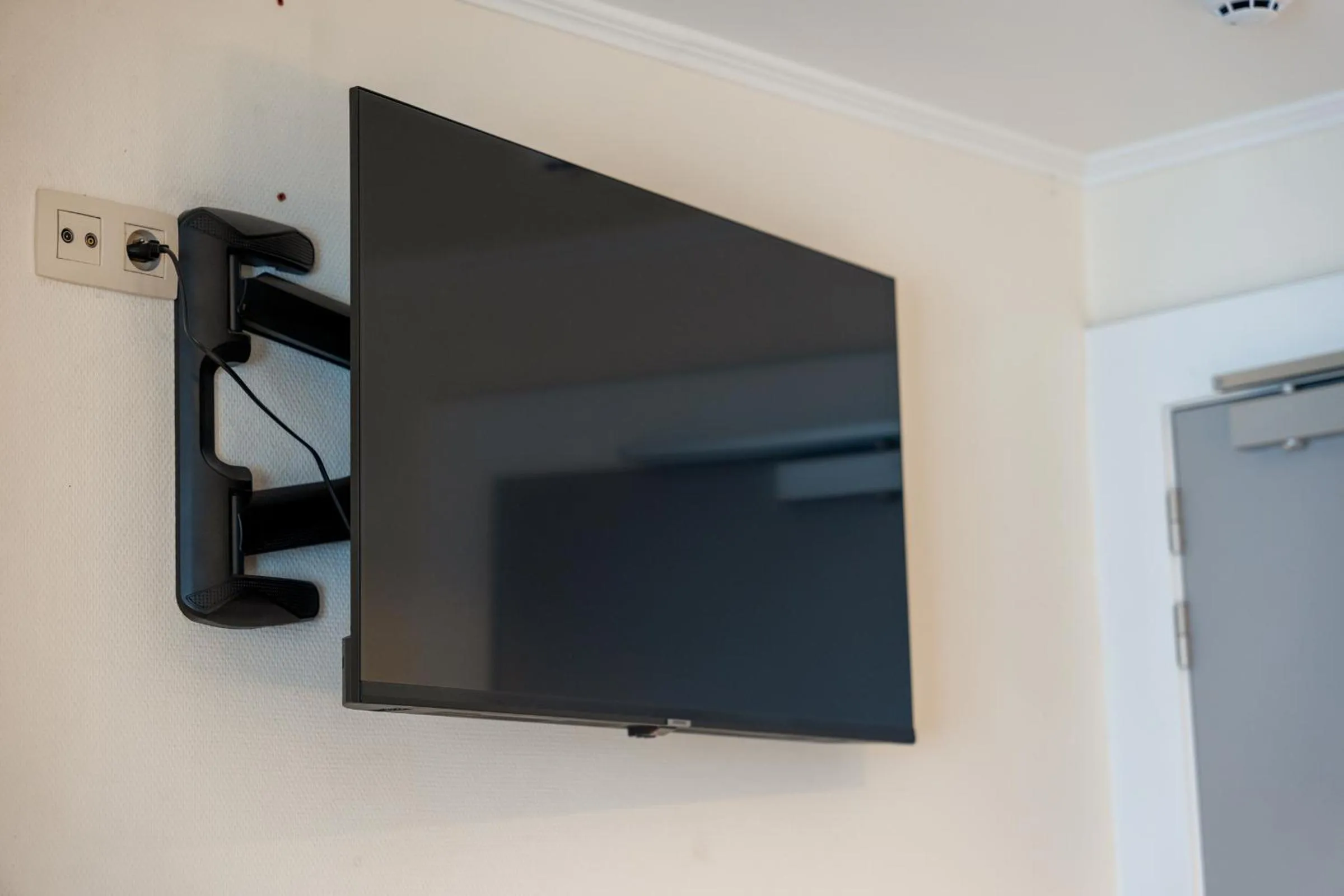 TV and multimedia, TV/Entertainment Center in Hotel de Pauw