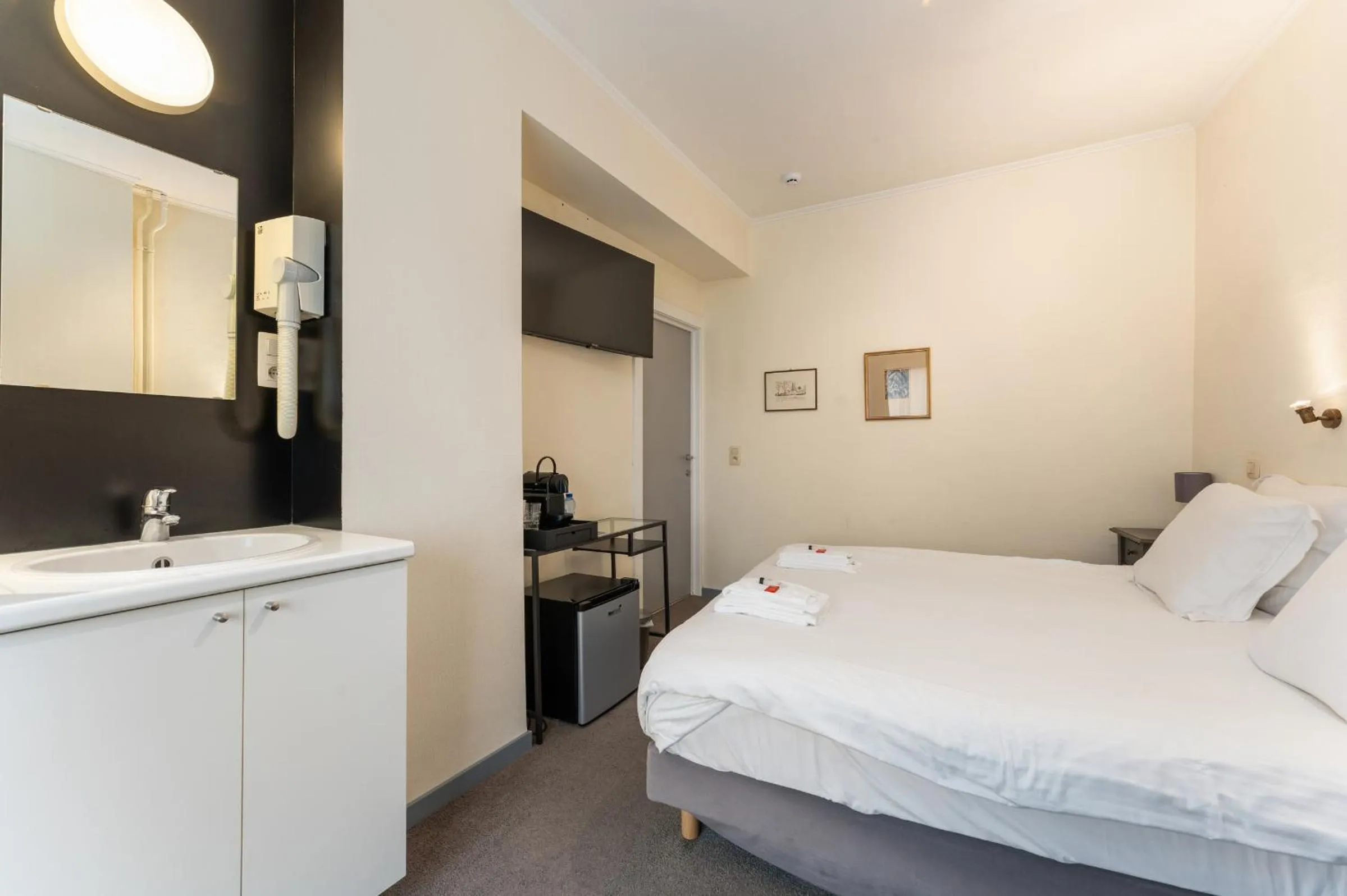 Bedroom, Bed in Hotel de Pauw