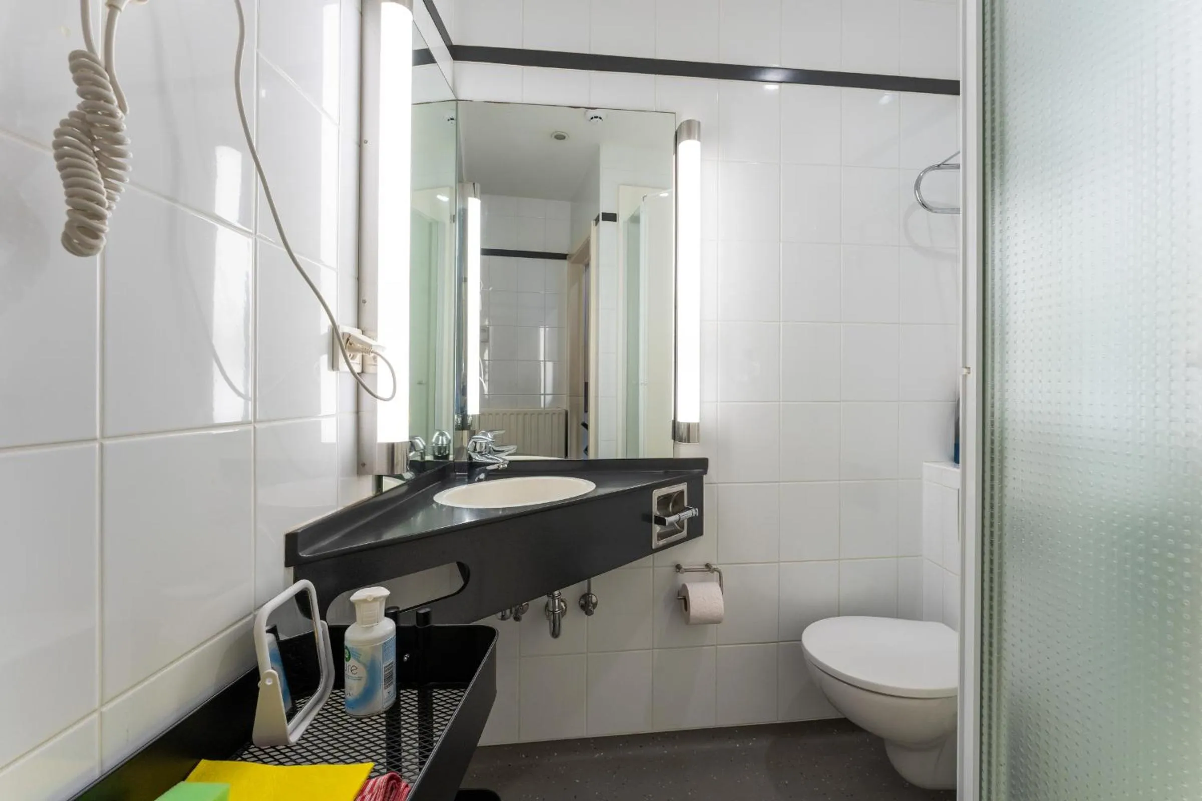 Shower, Bathroom in Hotel de Pauw