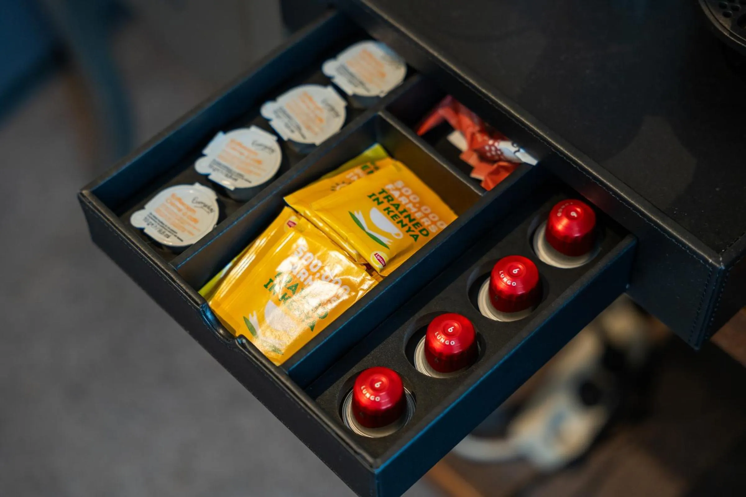 Coffee/tea facilities in Hotel de Pauw