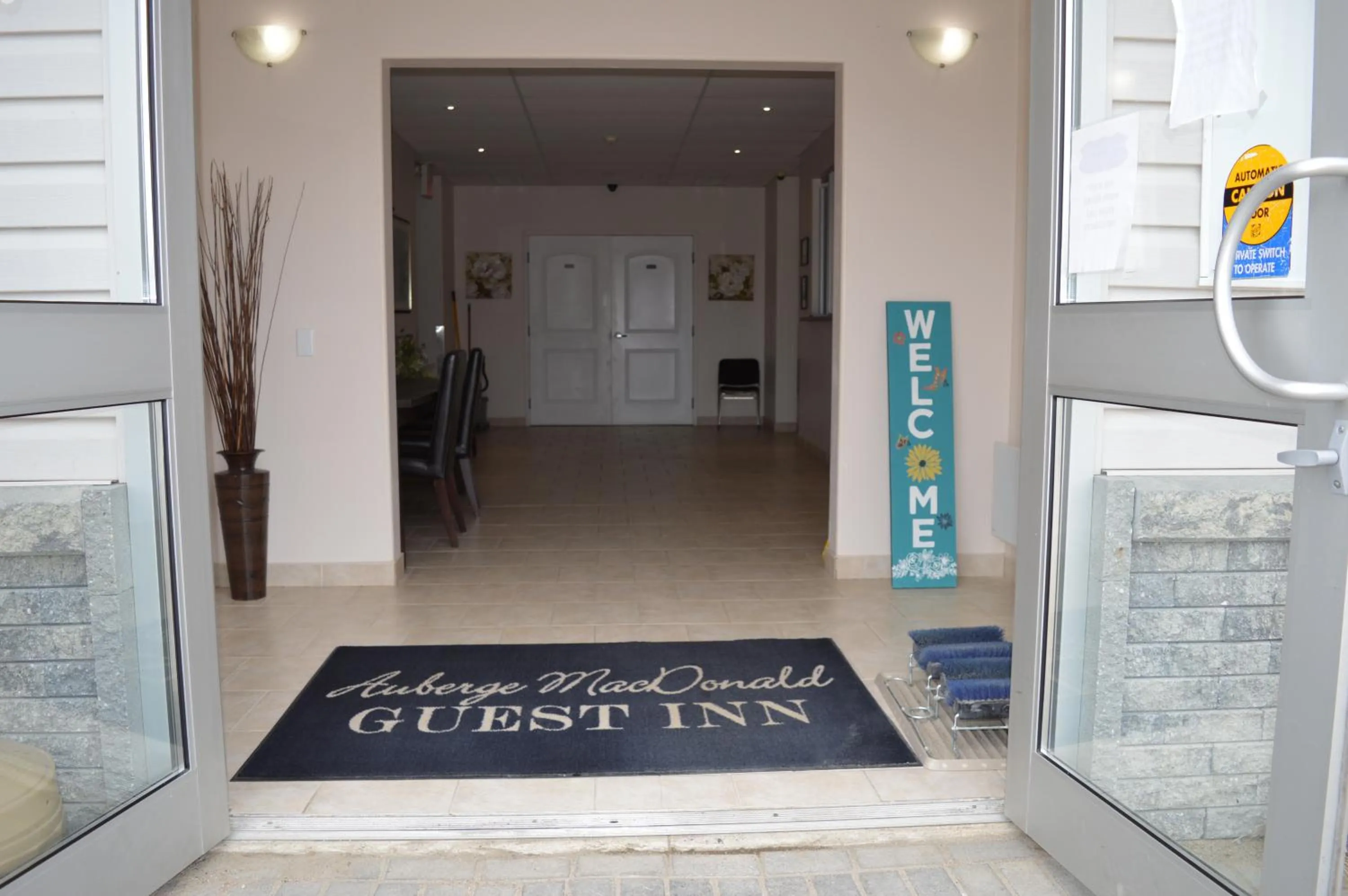 Auberge MacDonald Guest Inn