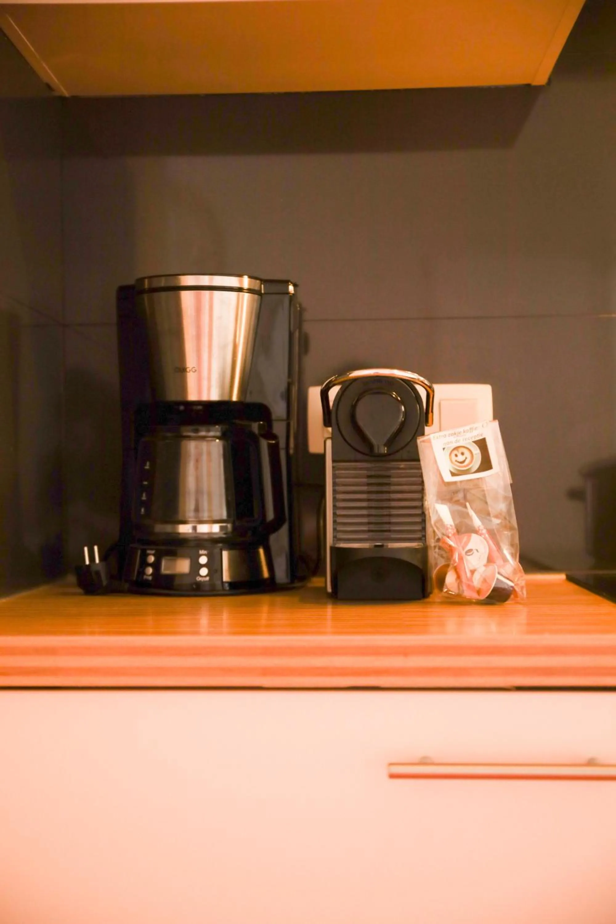 Coffee/tea facilities in Alfa Inn