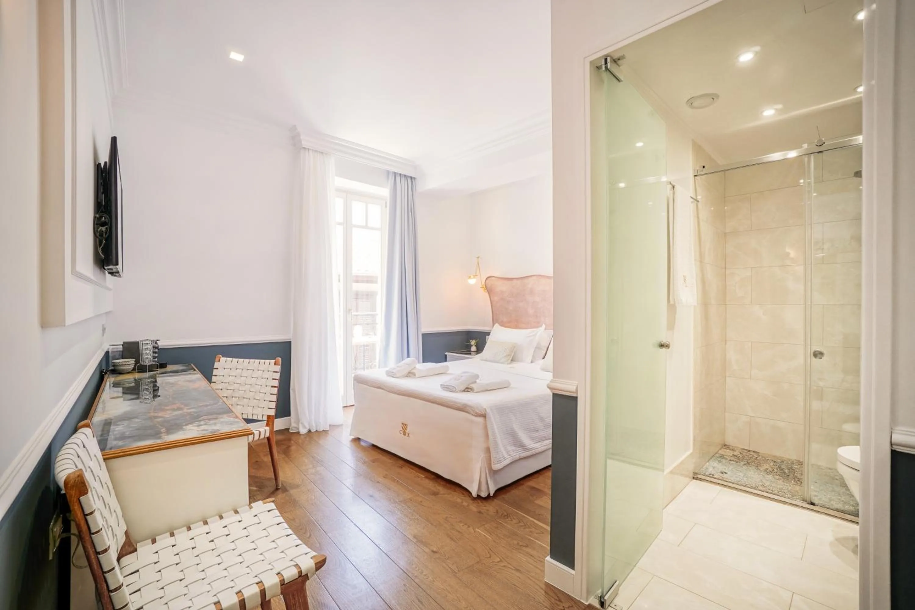 Photo of the whole room, Bed in Casa Kallergi