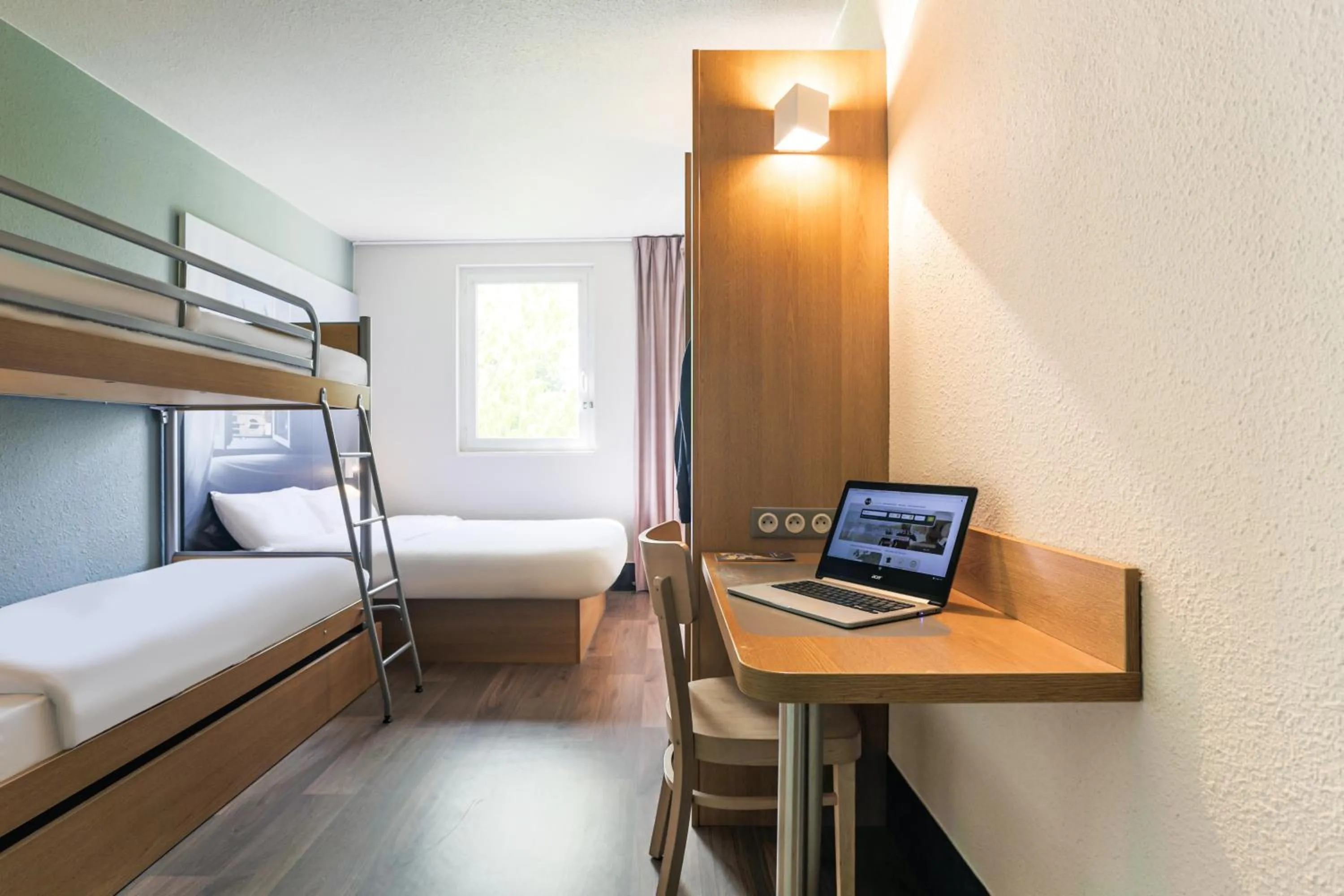 Bedroom, Bed in B&B HOTEL Metz Semécourt