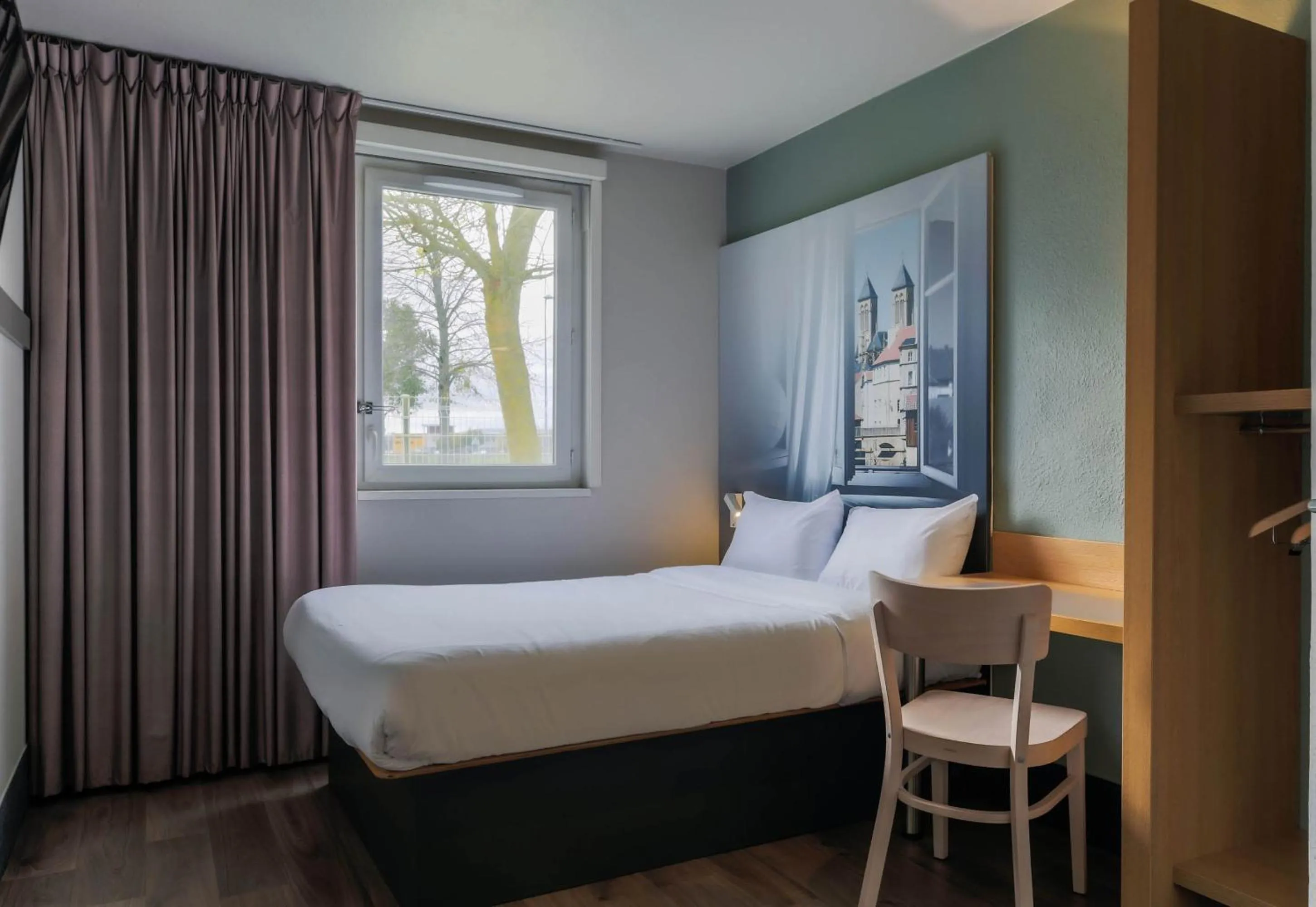 Bedroom, Bed in B&B HOTEL Metz Semécourt