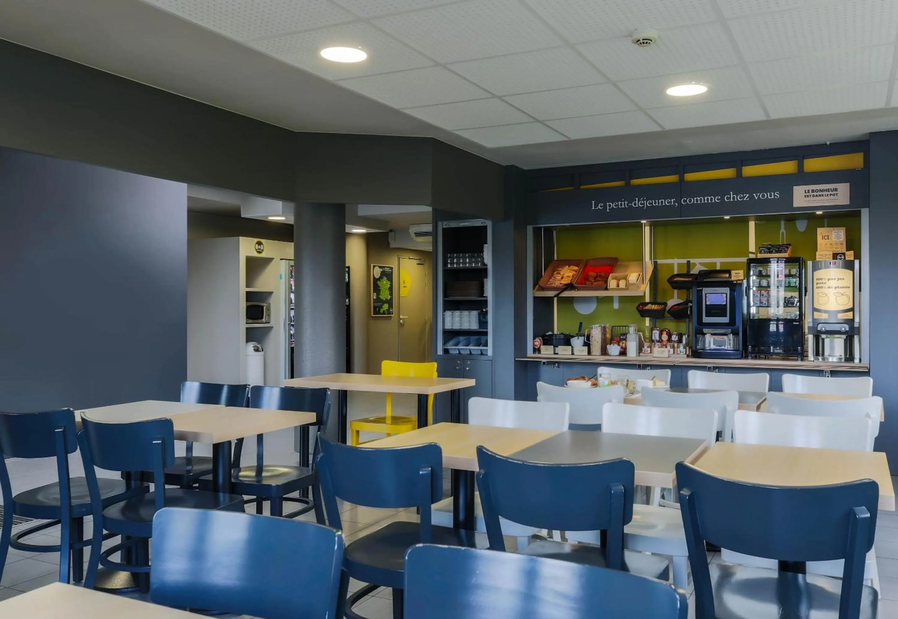 Restaurant/places to eat in B&B HOTEL Metz Semécourt