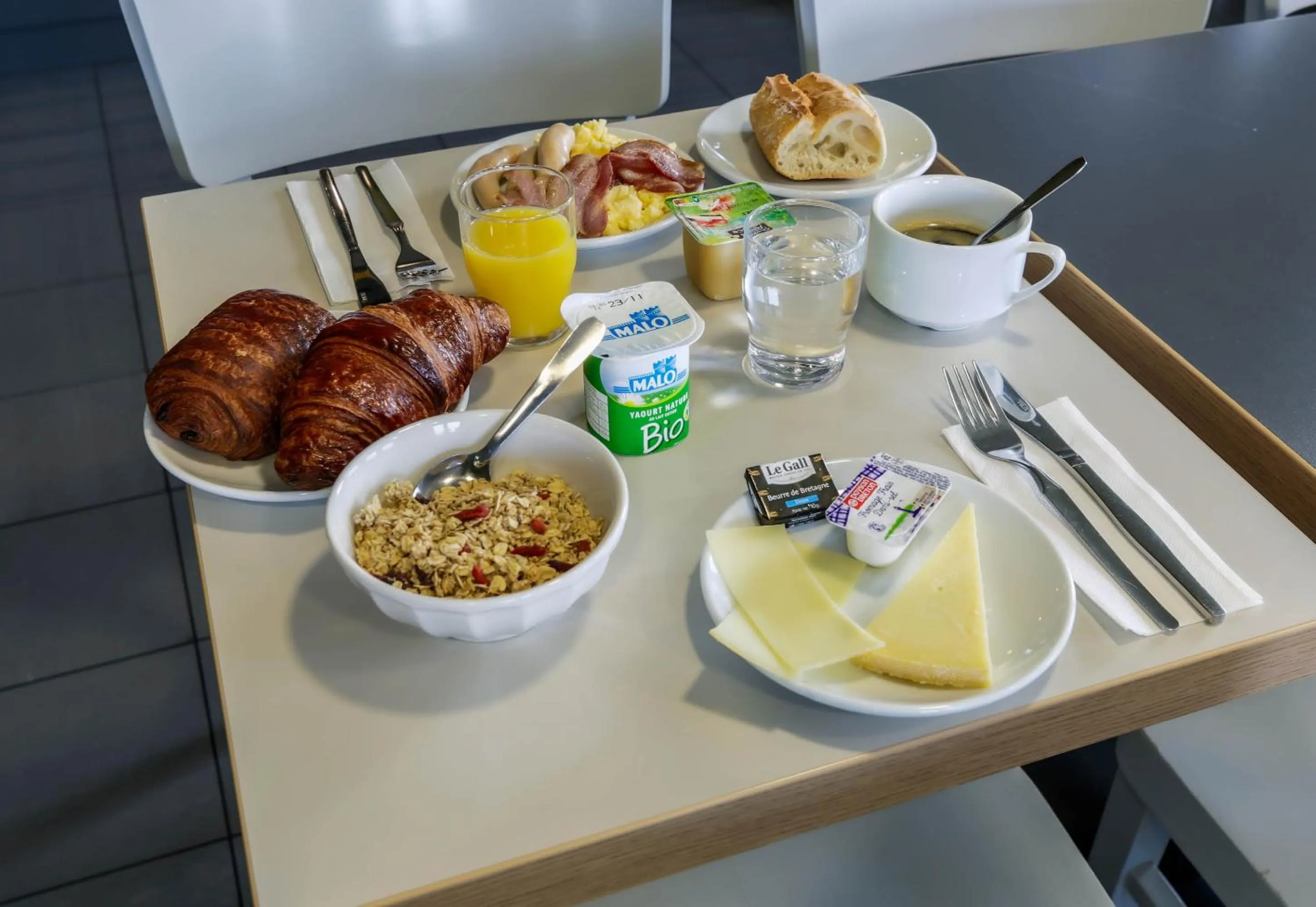 Breakfast in B&B HOTEL Metz Semécourt