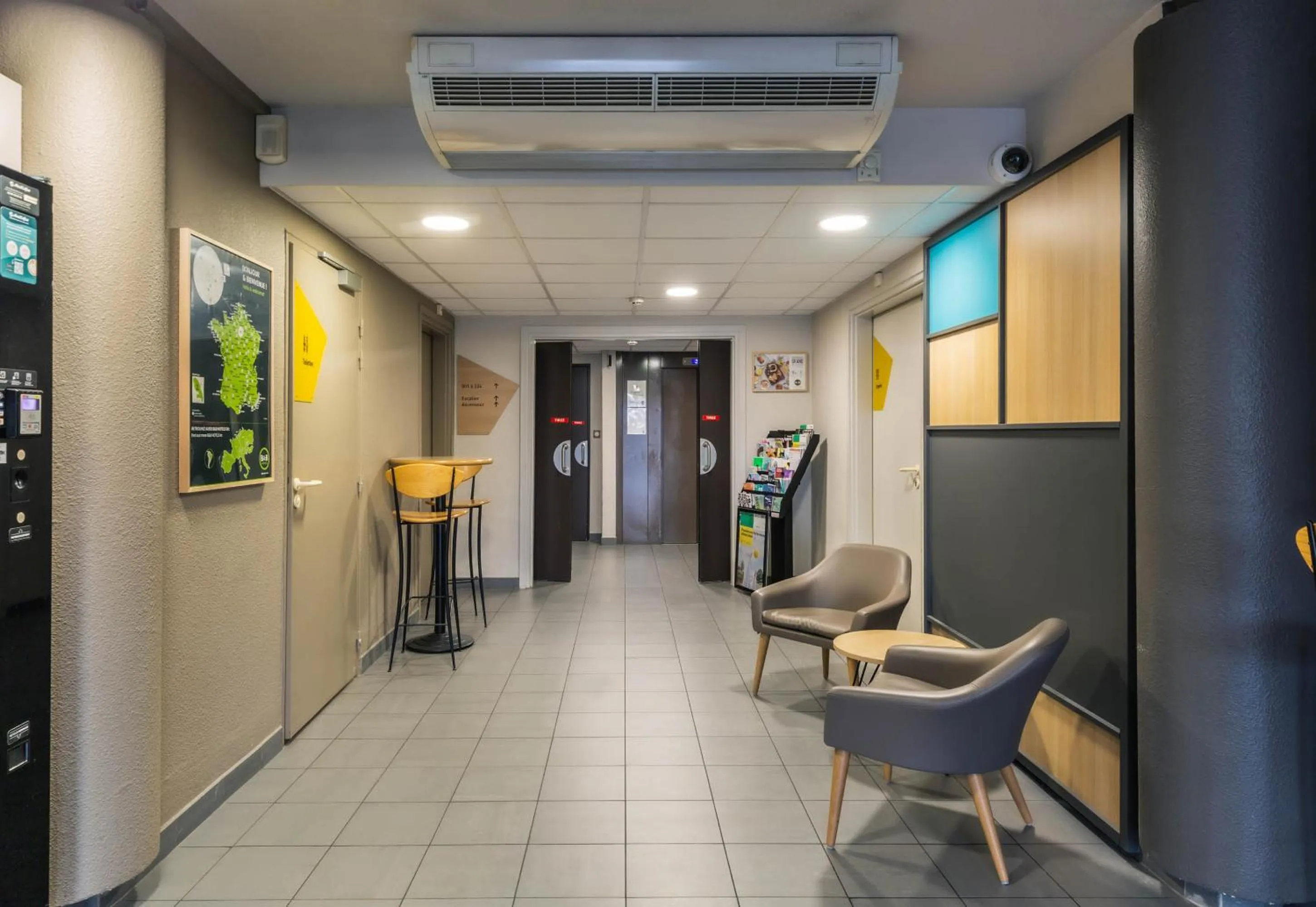 Lobby or reception in B&B HOTEL Metz Semécourt