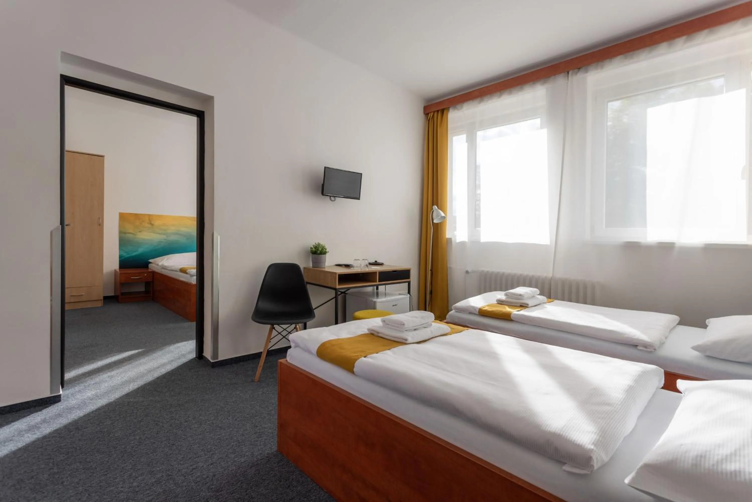 room service, Bed in Hotel AMITY