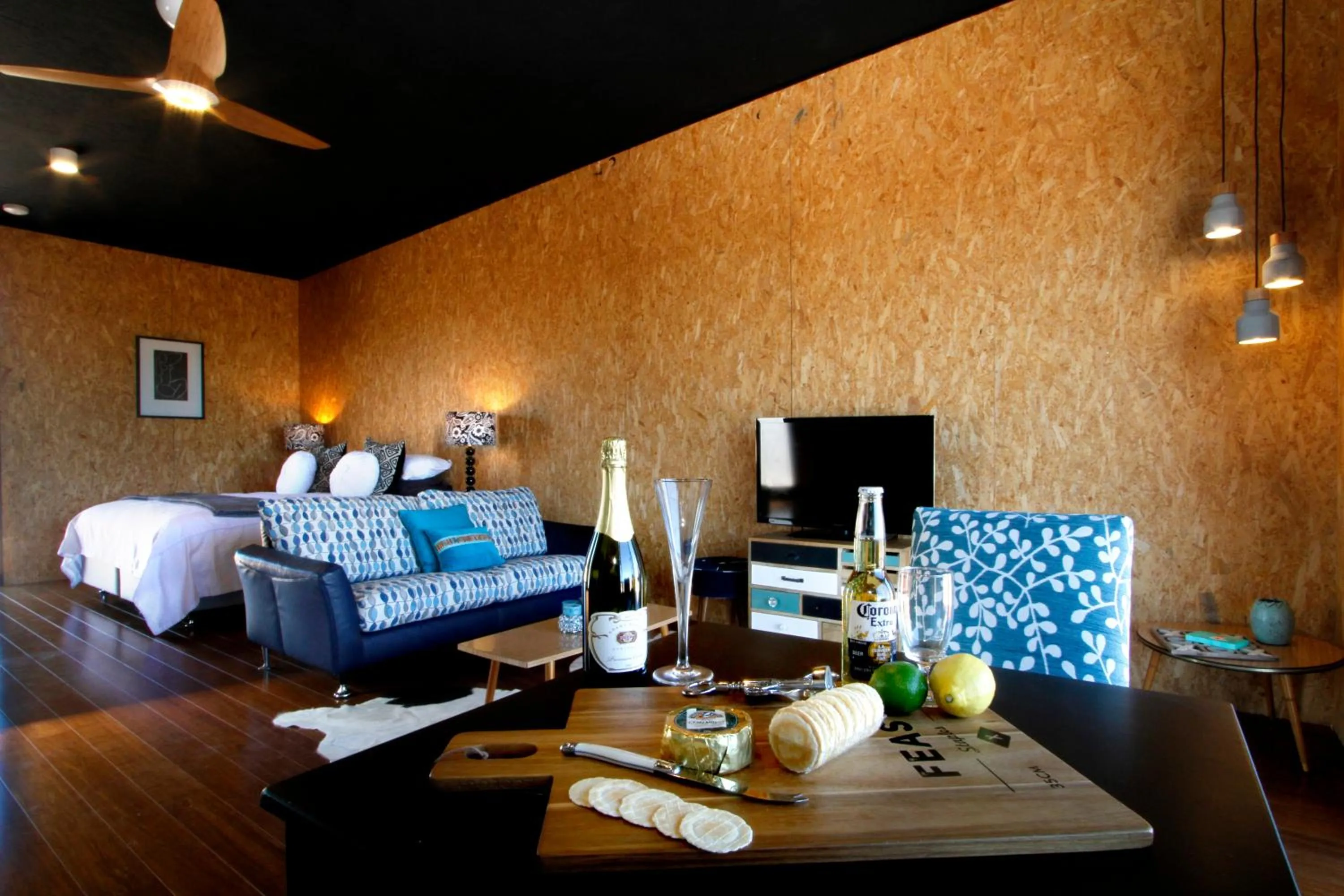 Living room, Bed in Perlubie Sea