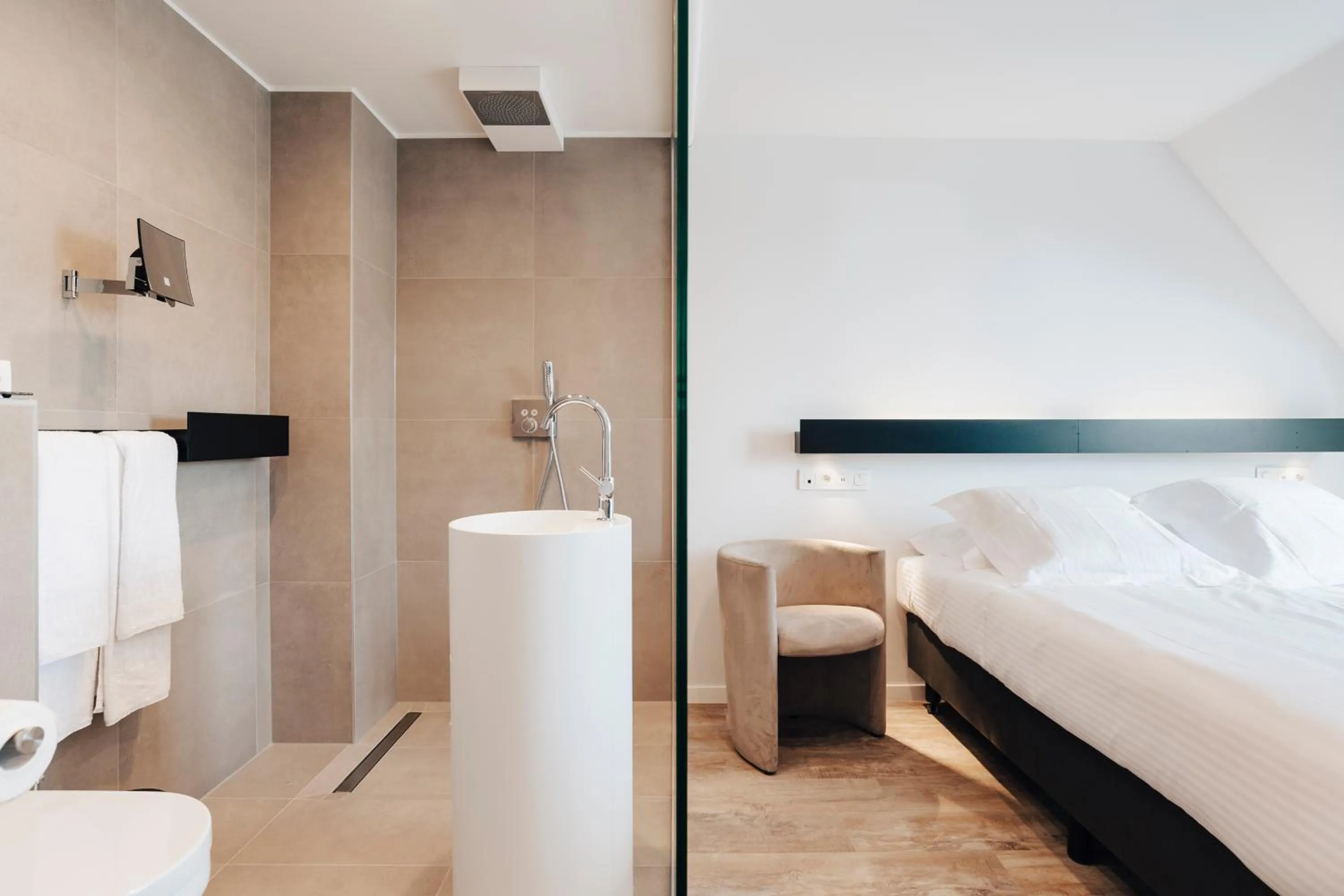 Bathroom, Bed in Hotel Portinari