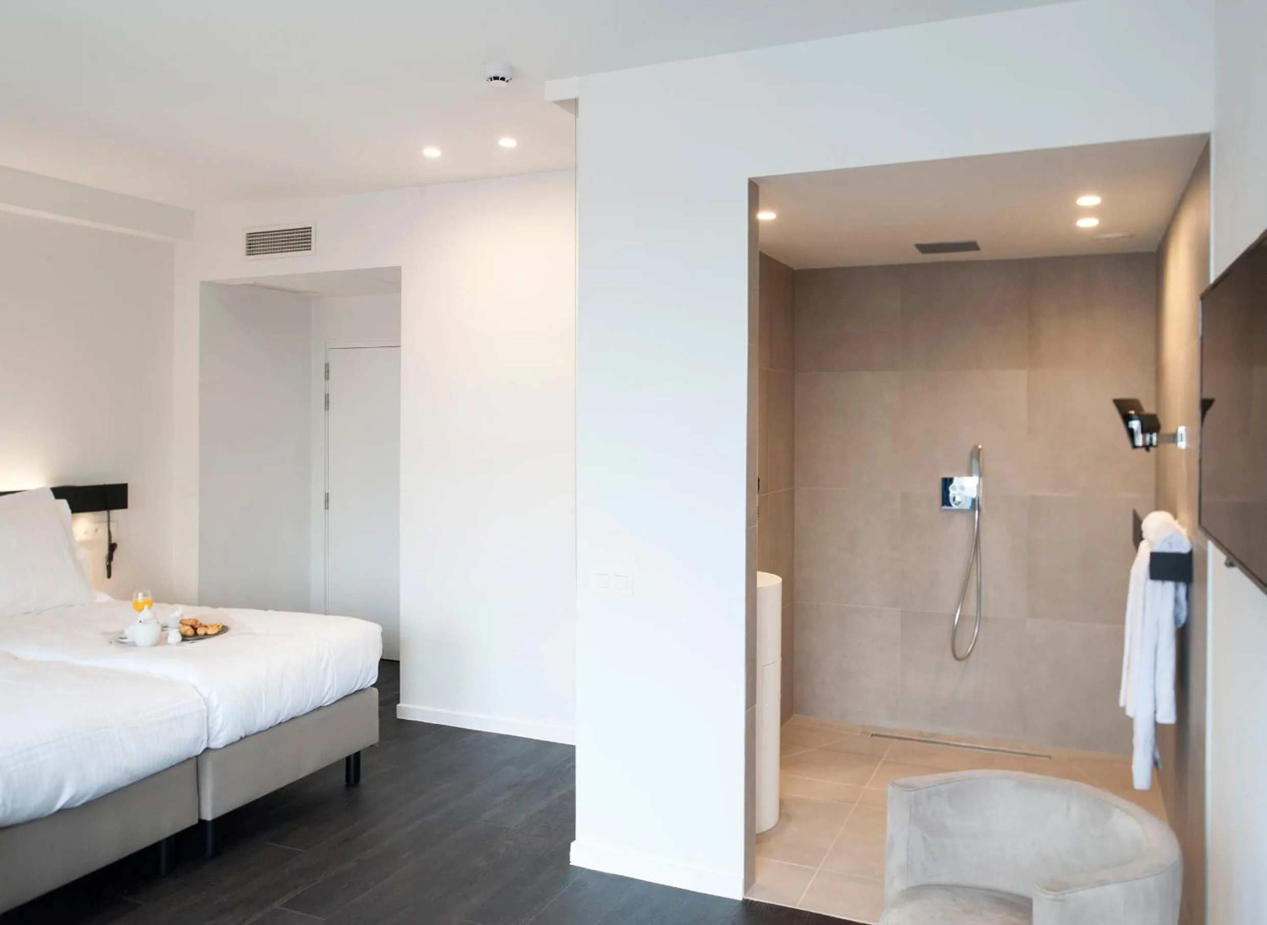 Bathroom, Bed in Hotel Portinari