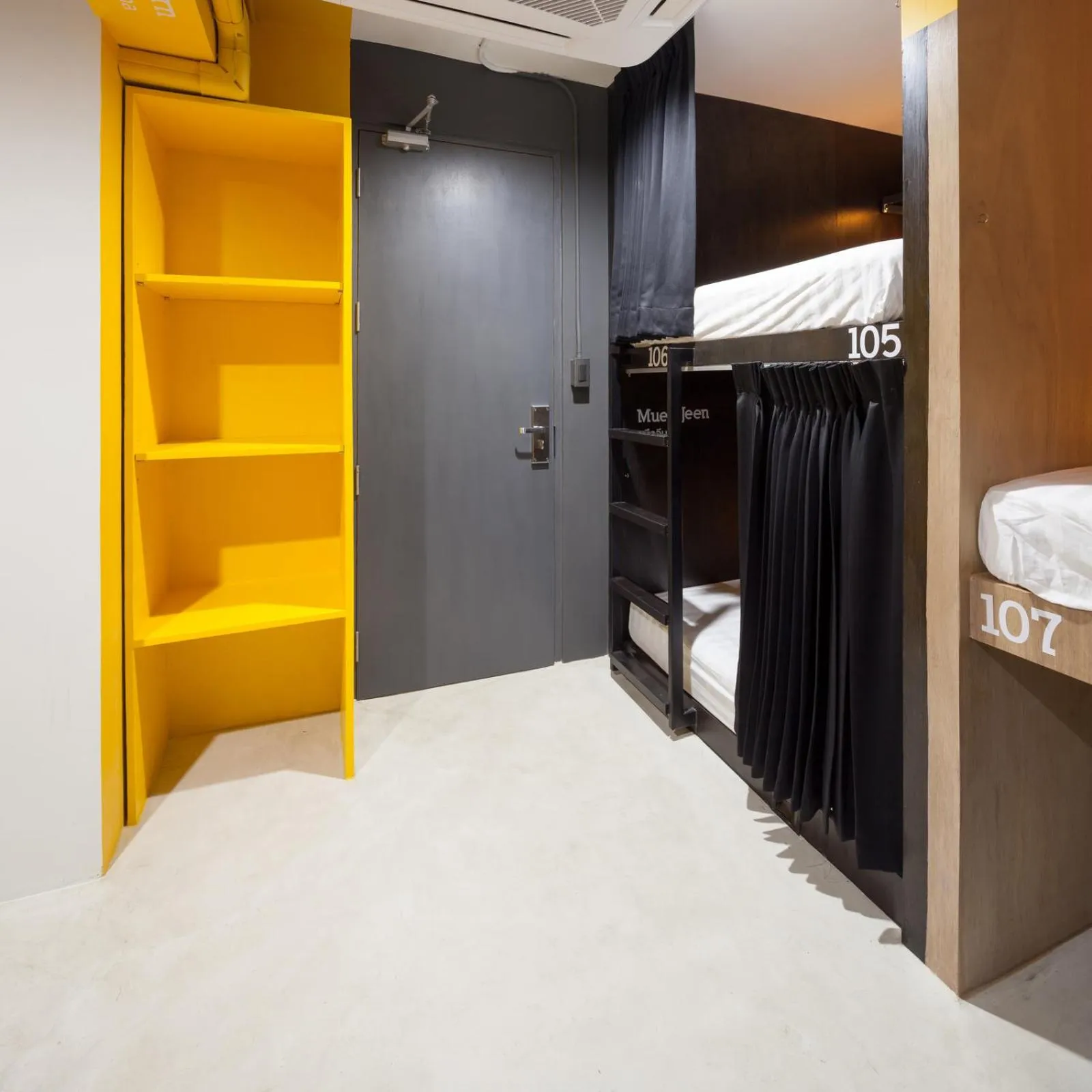 bunk bed in BoB Hostel บ็อบโฮสเทล