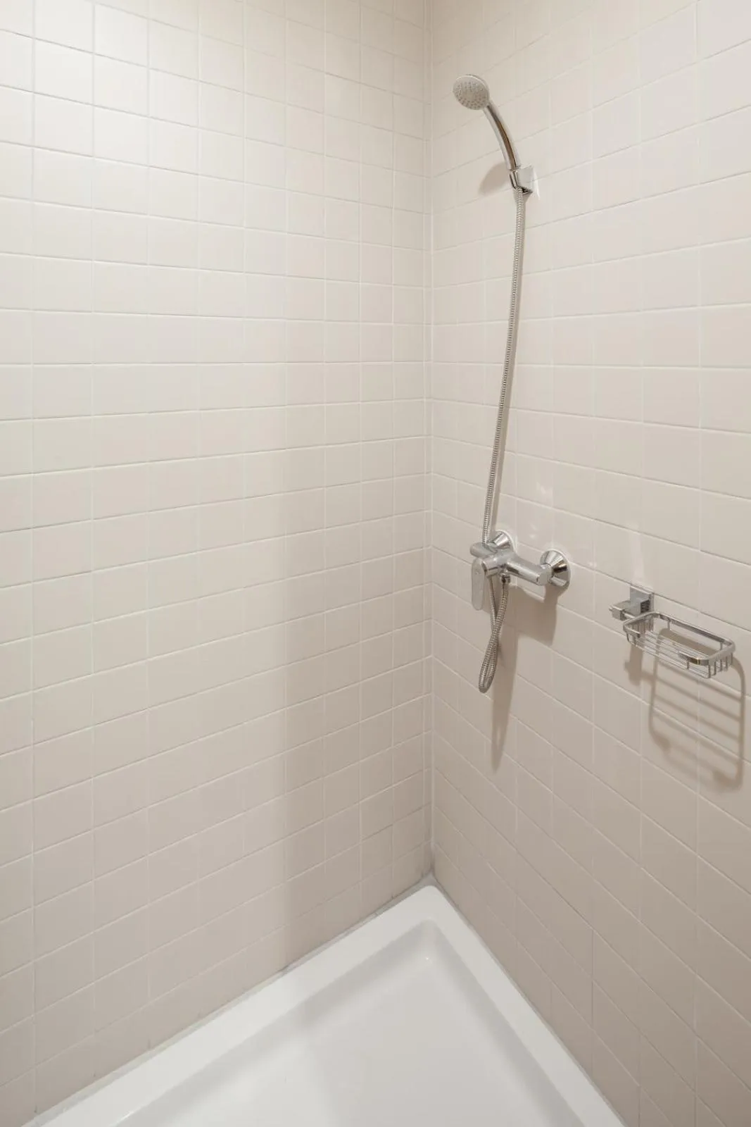 Shower in BoB Hostel บ็อบโฮสเทล