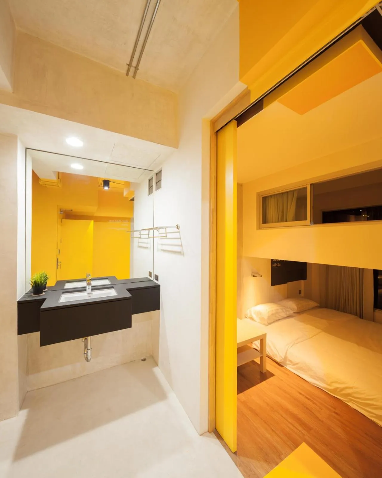 Bathroom, Bed in BoB Hostel บ็อบโฮสเทล