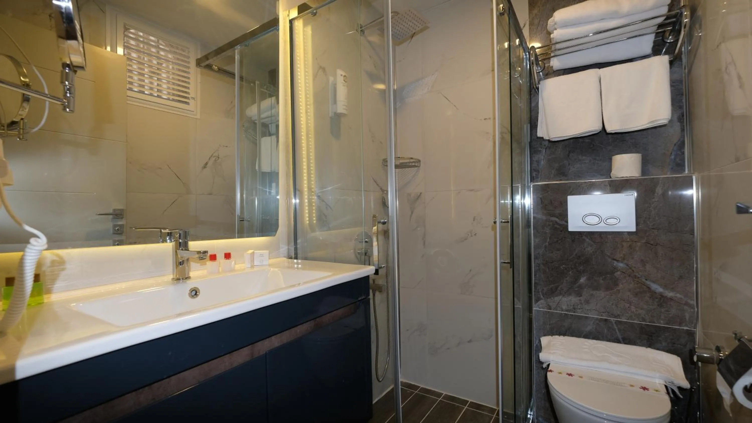 Shower in Cleopatra Golden Beach Hotel