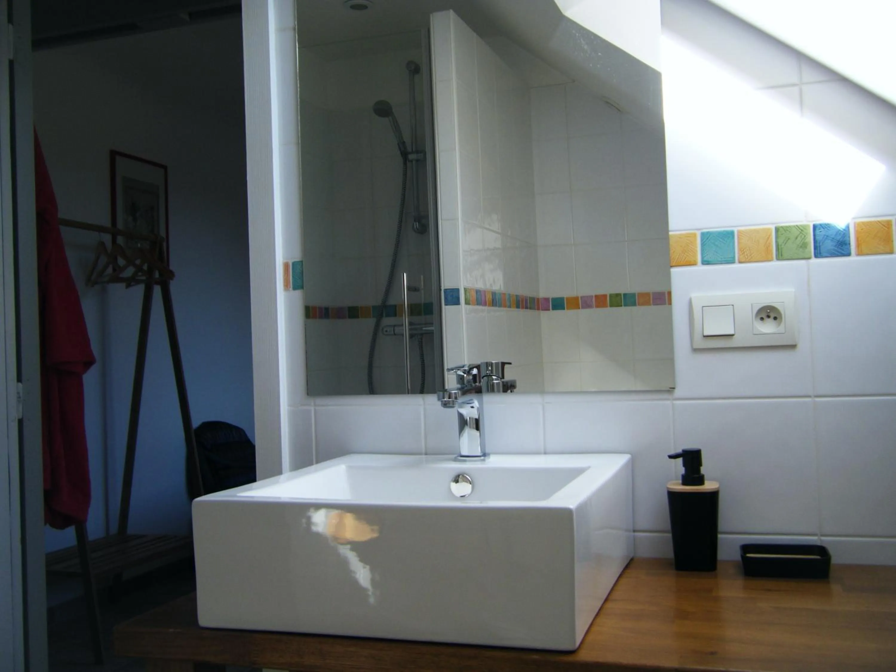 Shower in Les chambres du Manoir de Kerhel