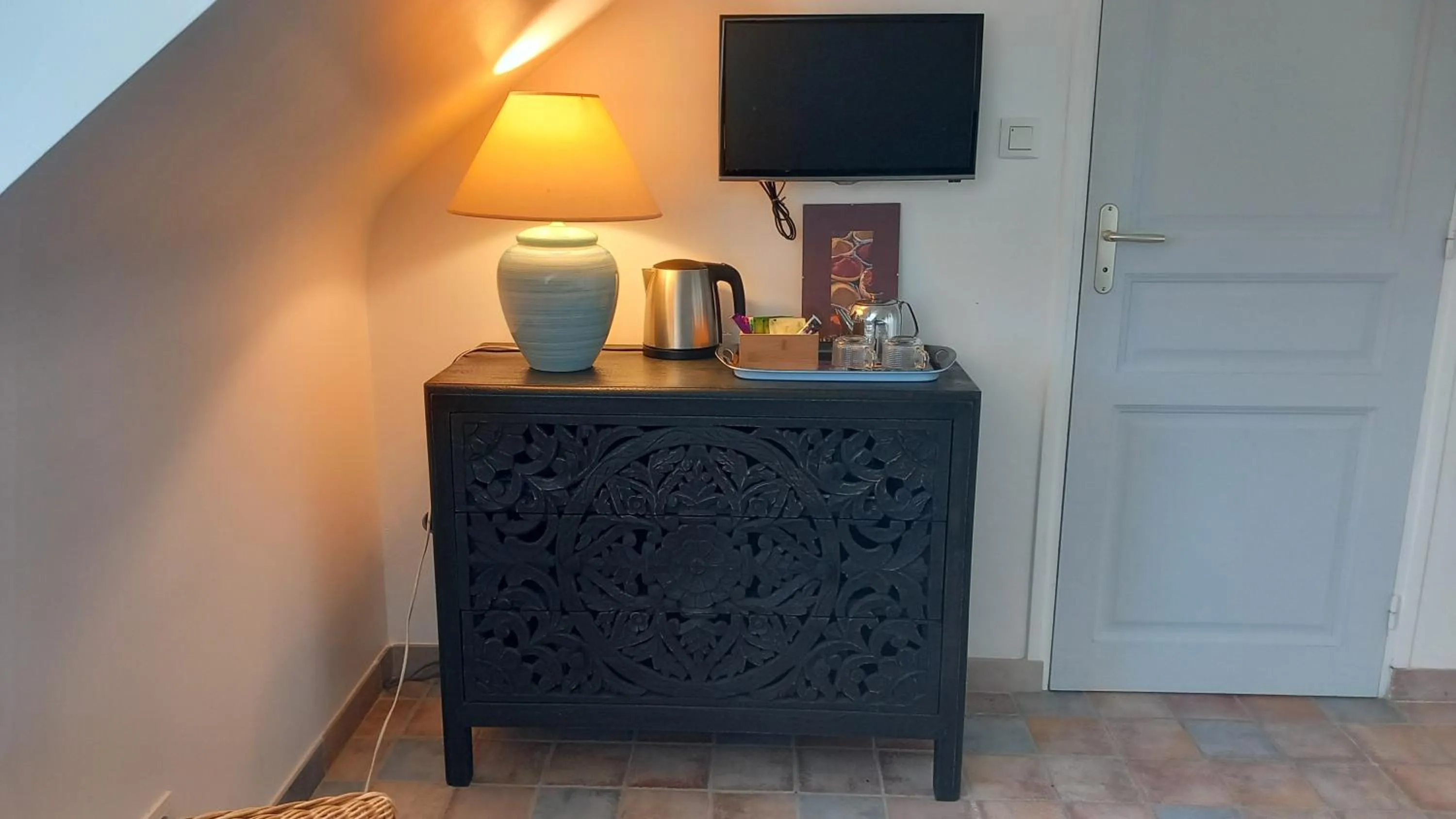 TV and multimedia in Les chambres du Manoir de Kerhel