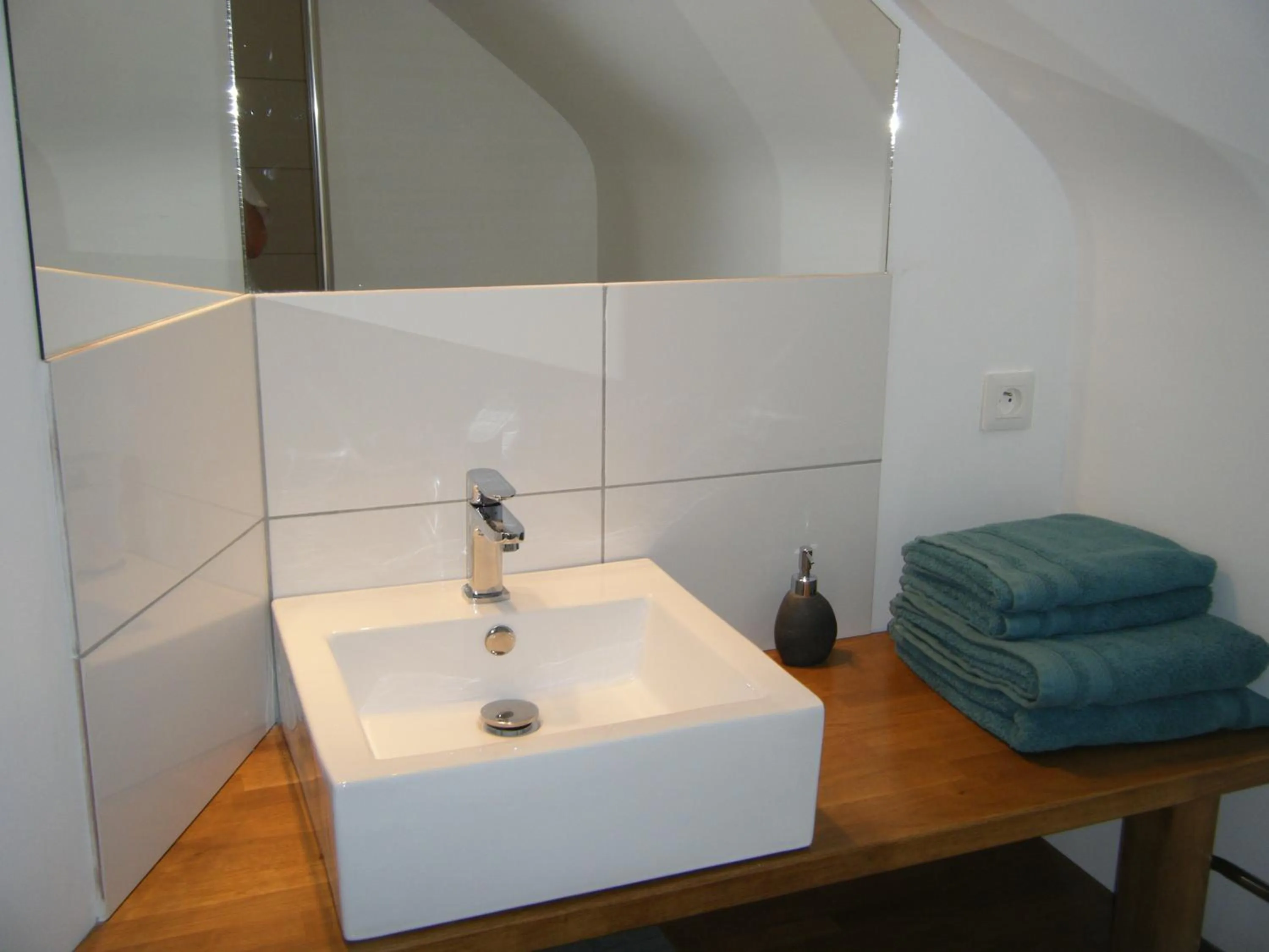 Toilet in Les chambres du Manoir de Kerhel