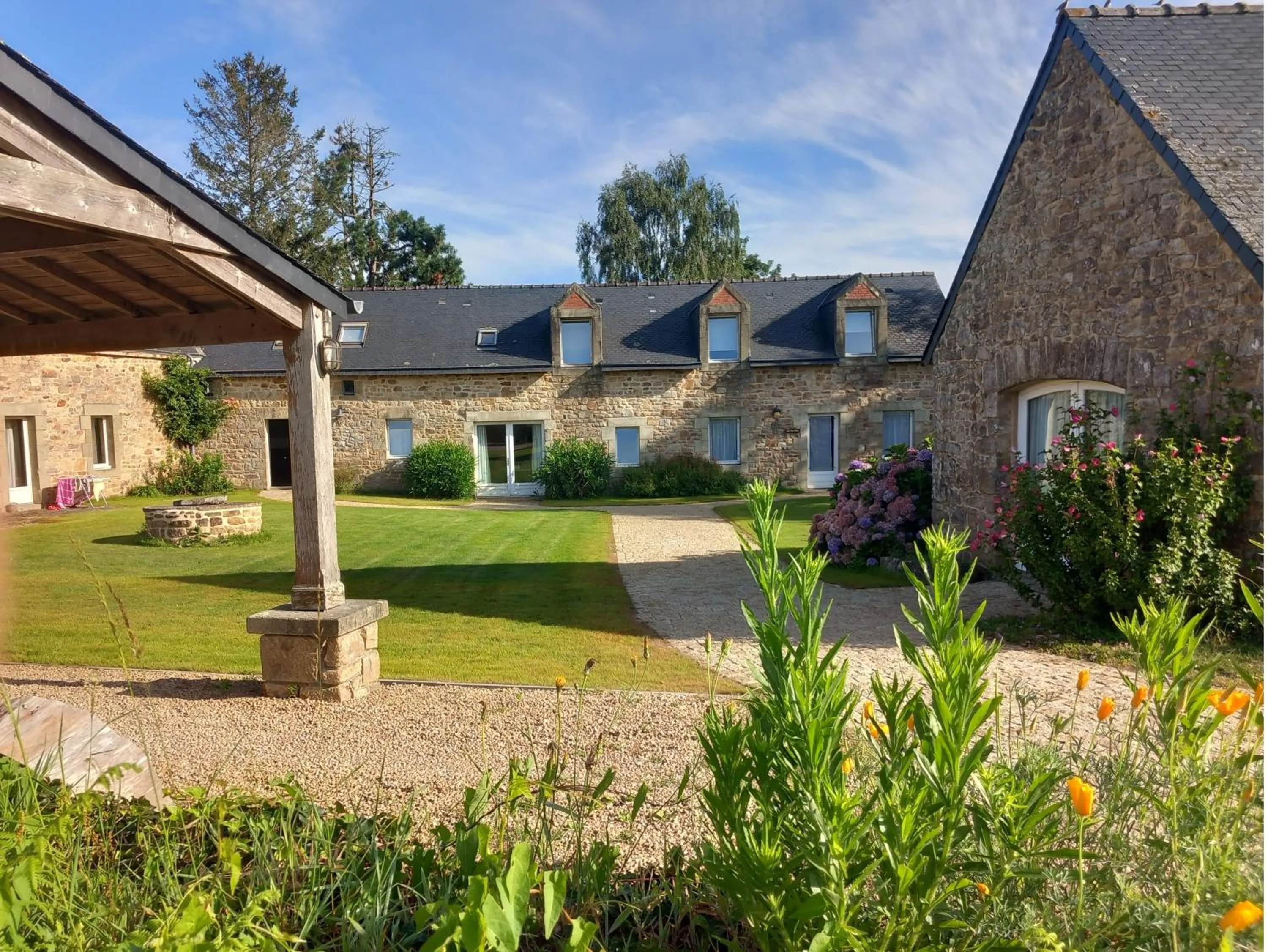 Garden view in Les chambres du Manoir de Kerhel