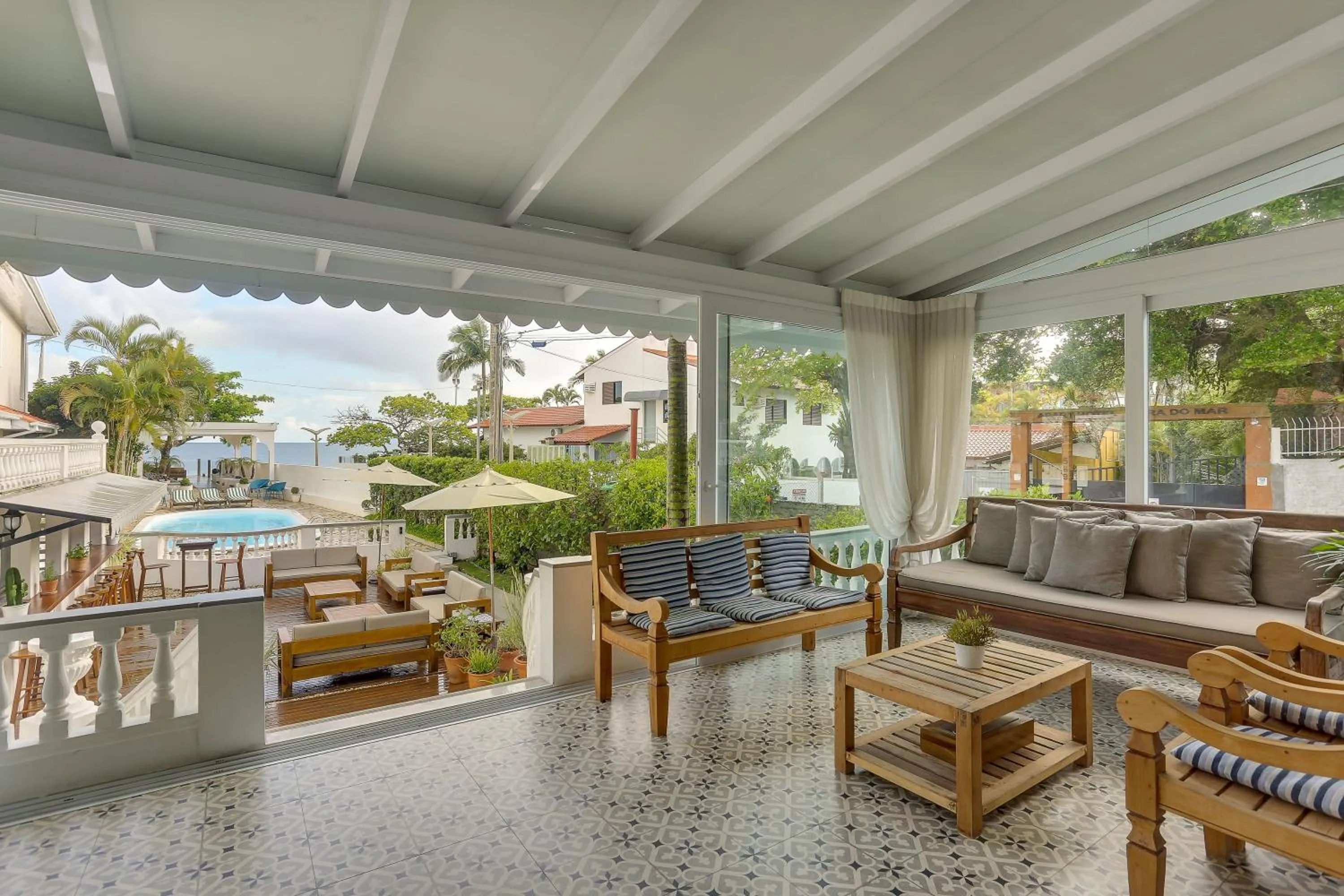 Restaurant/places to eat in Solar Beach Hotel