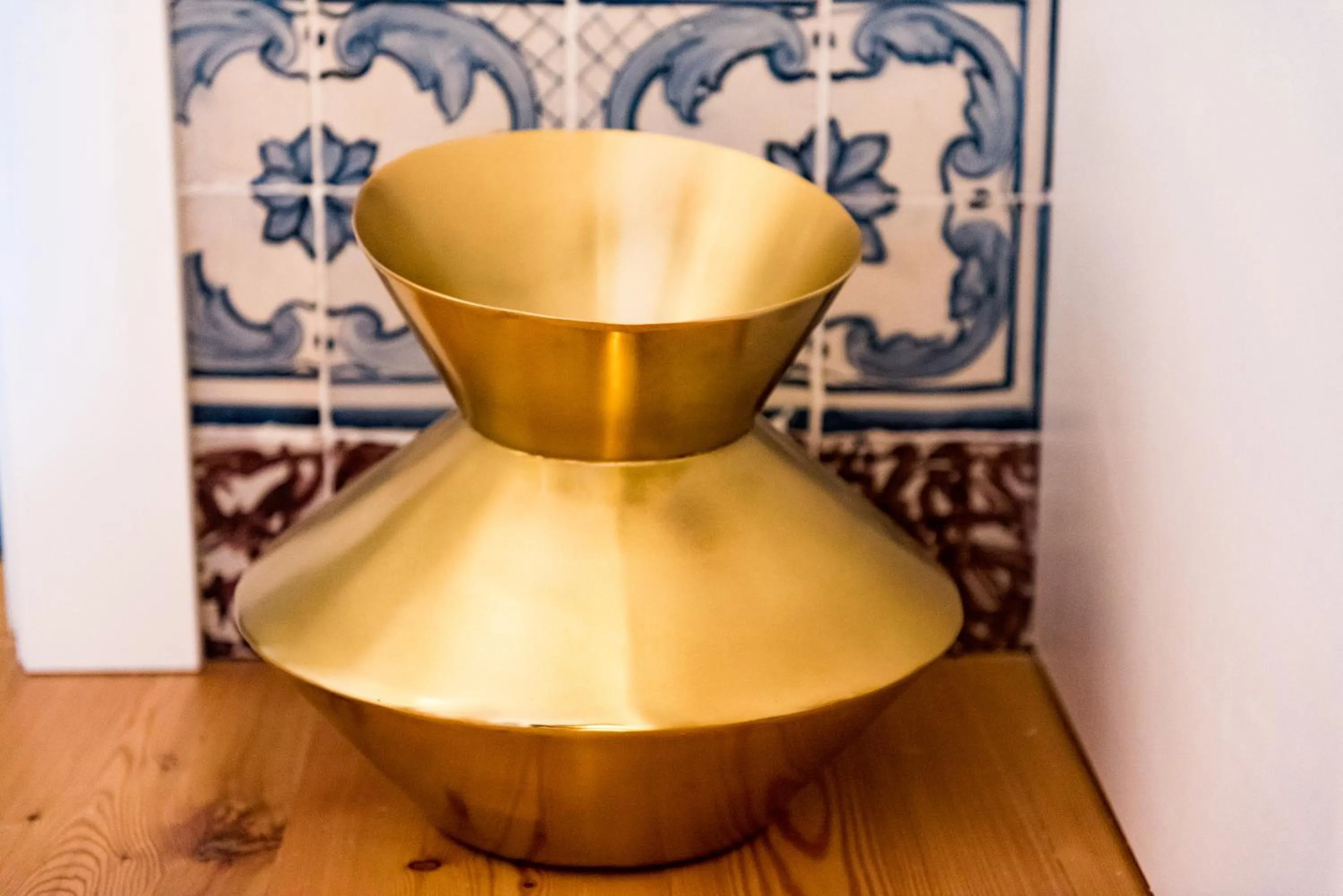 Decorative detail in Flora Chiado Apartments