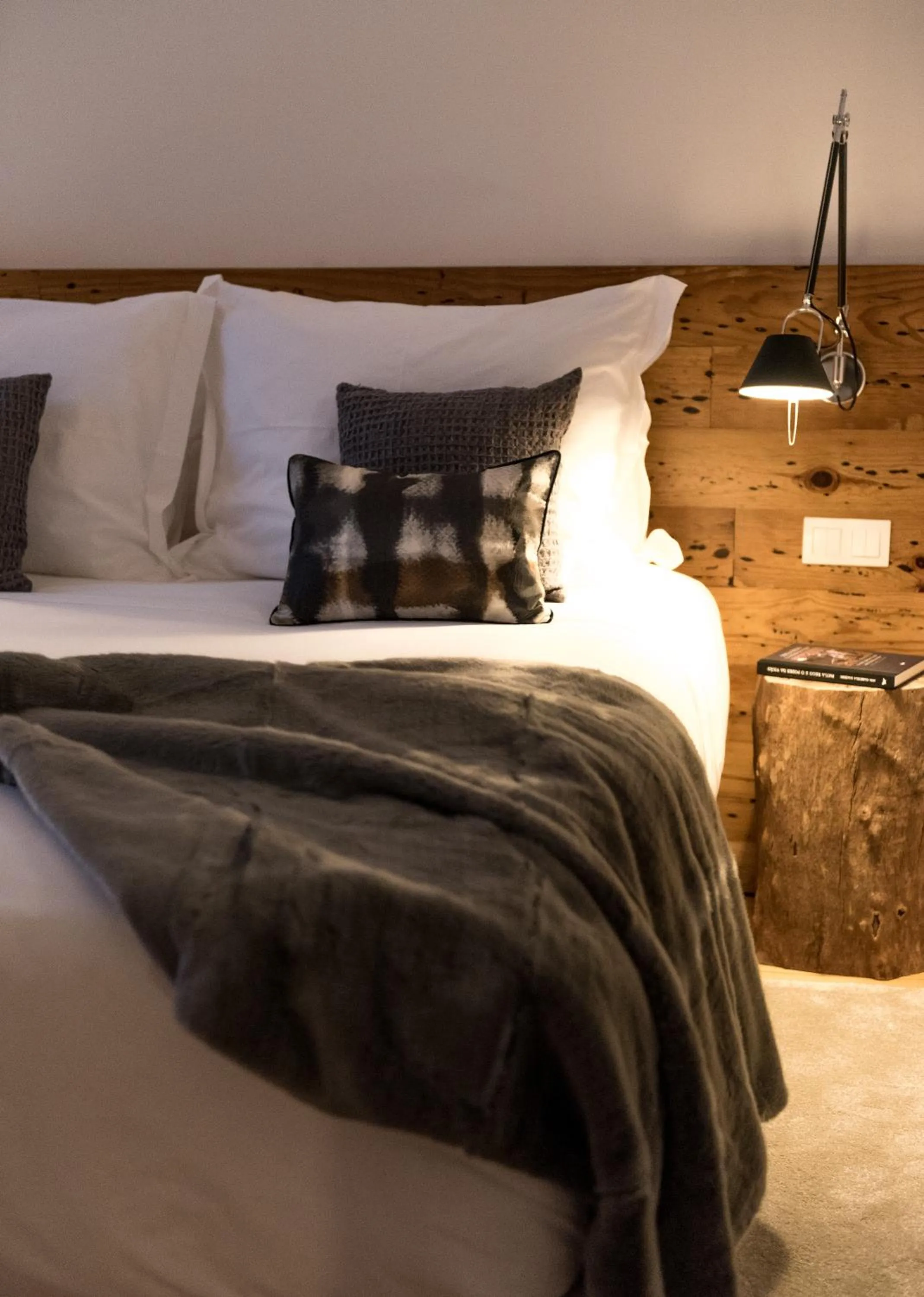 Bed in Flora Chiado Apartments