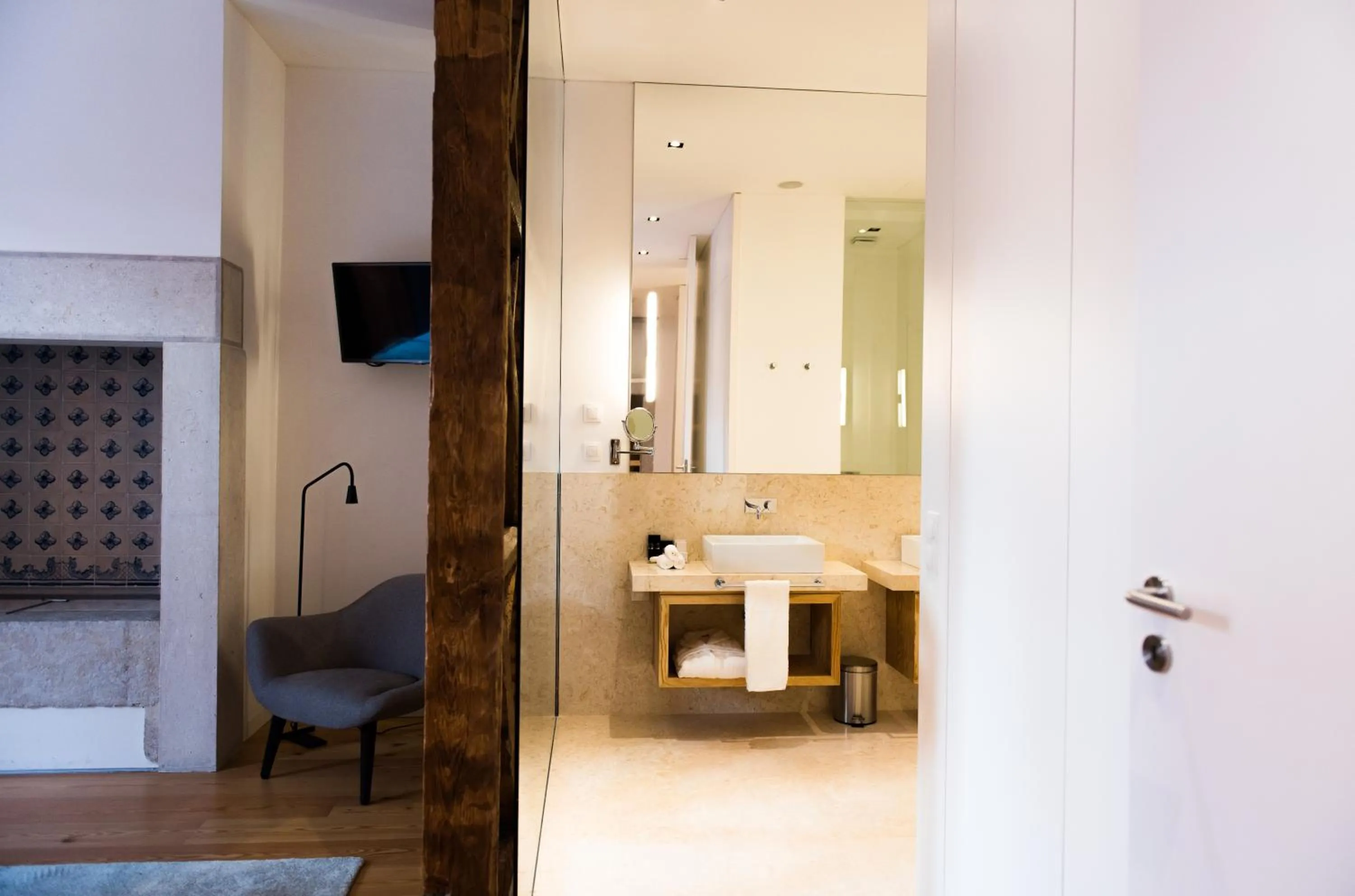 Bathroom in Flora Chiado Apartments