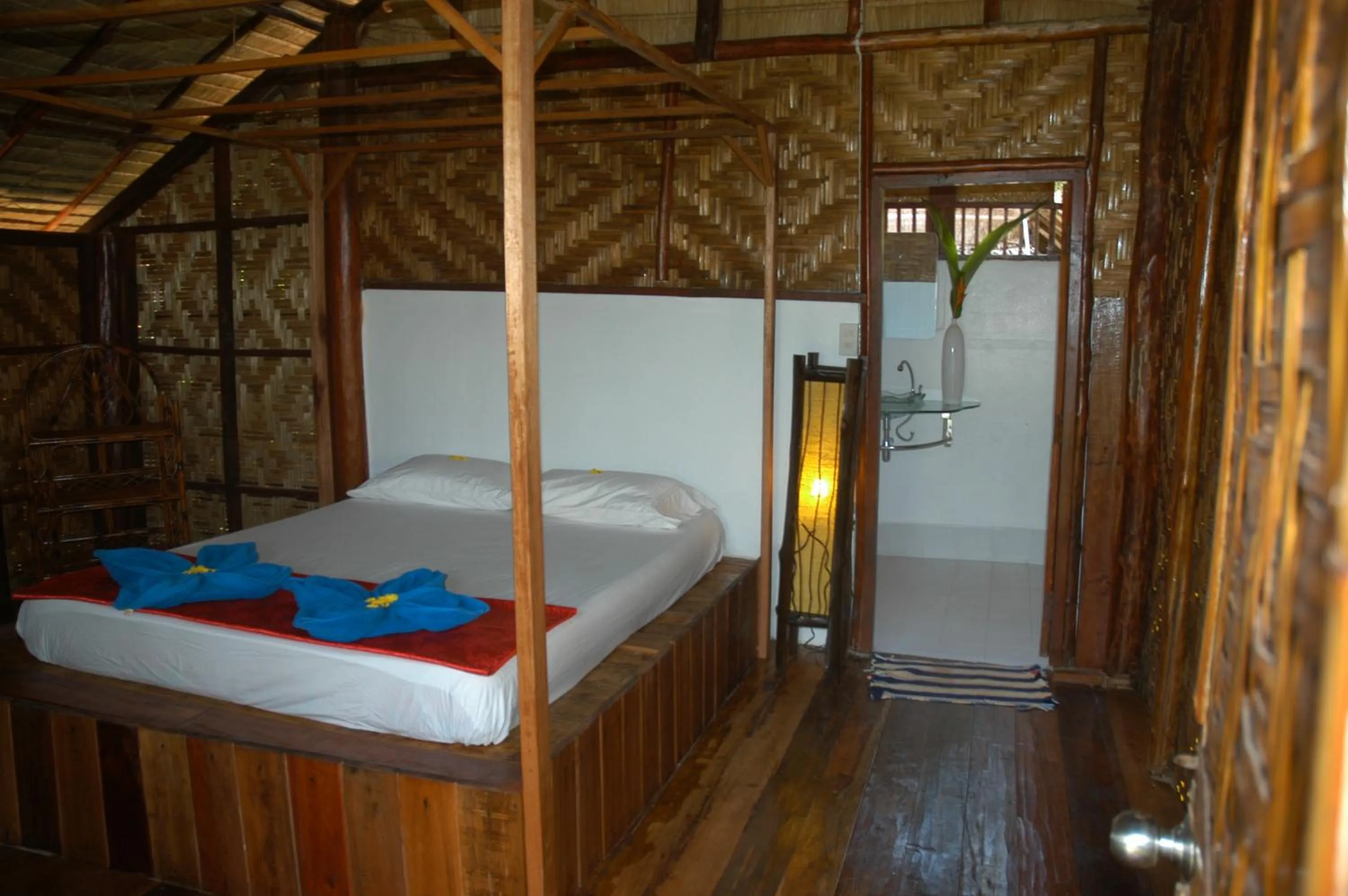 Photo of the whole room, Bed in Andaman Sunflower