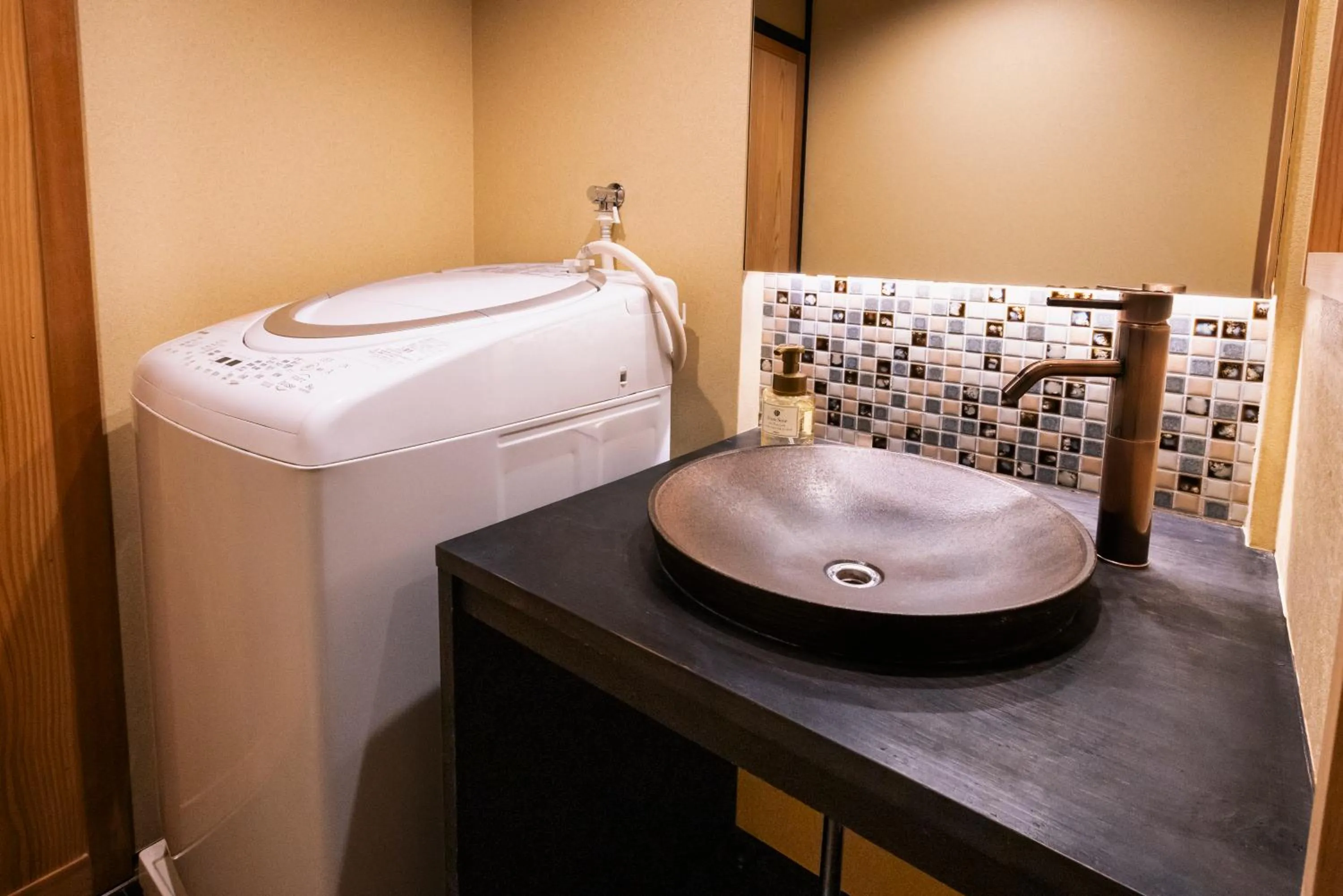 Bathroom in Rinn Kujoharikoji 59