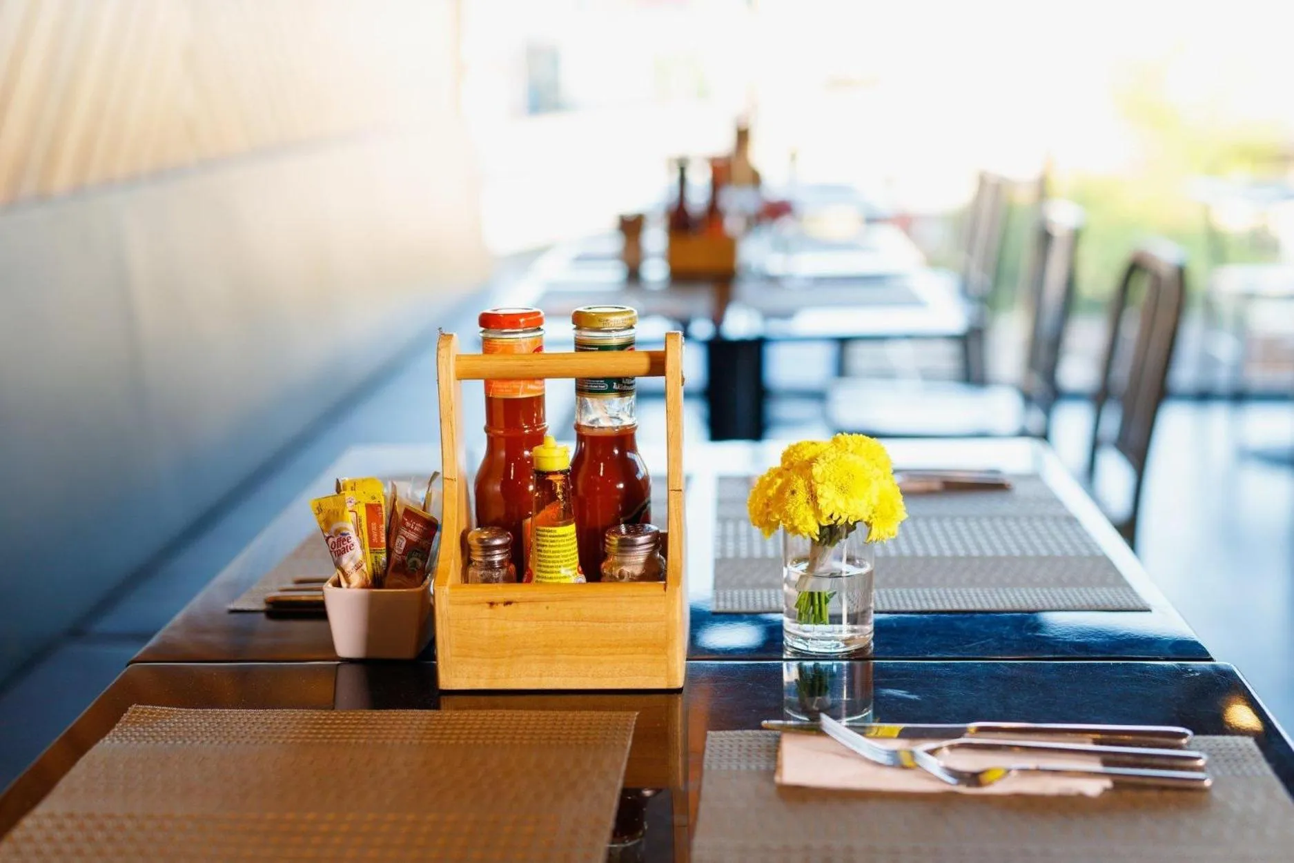 Restaurant/places to eat in WE Terminal Hotel