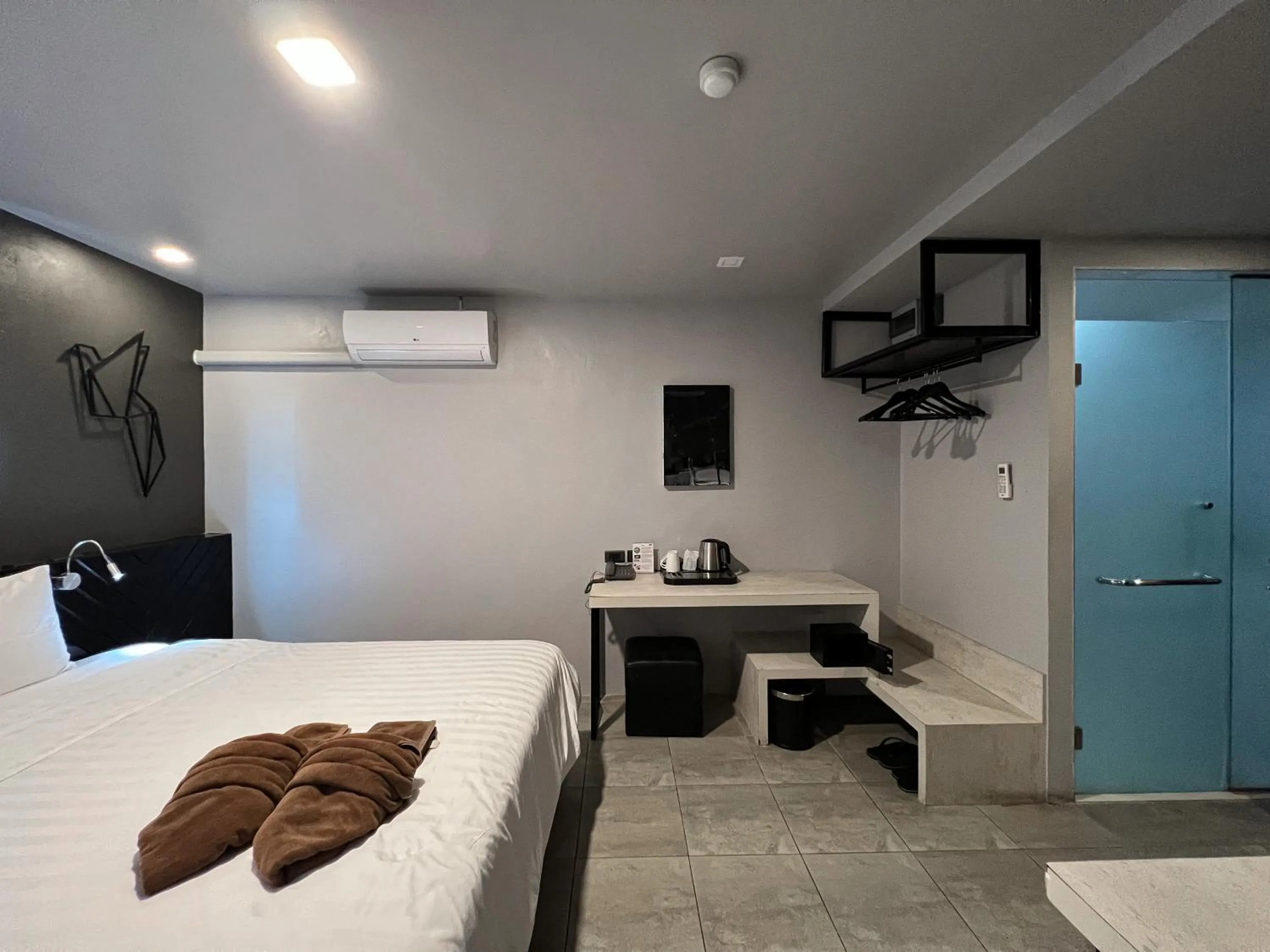 TV and multimedia, Bed in WE Terminal Hotel