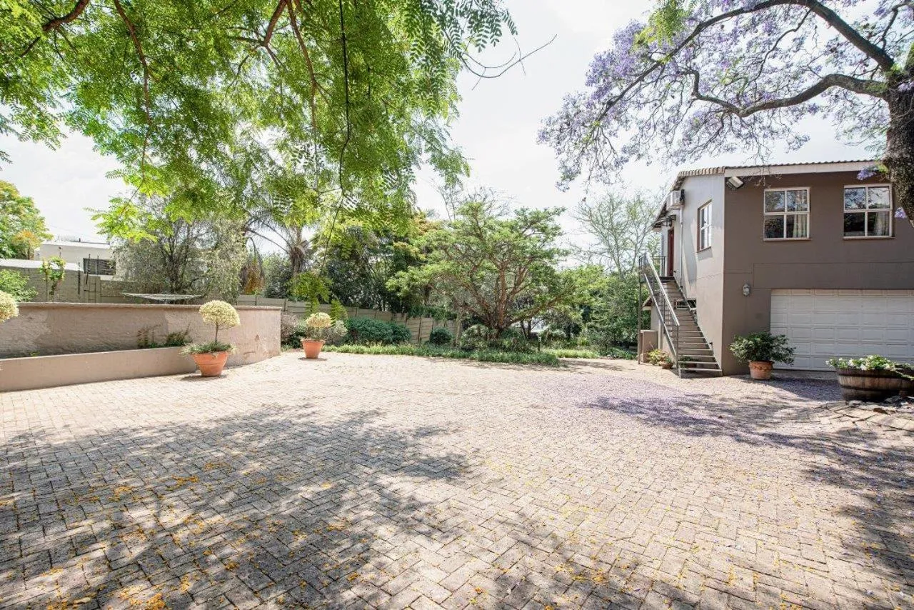 Facade/entrance in Wild Olive Executive Suite